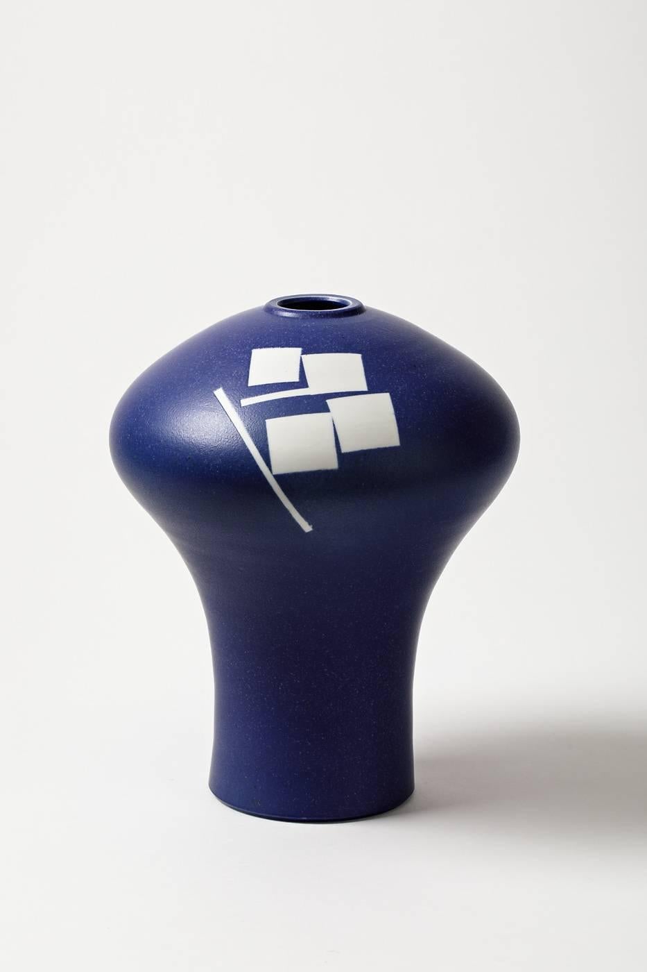 A porcelain vase by Robert Deblander with blue glaze and white geometrical decoration.
Handwritten signature under the base and artist monogram, circa 1990.
Unique piece.