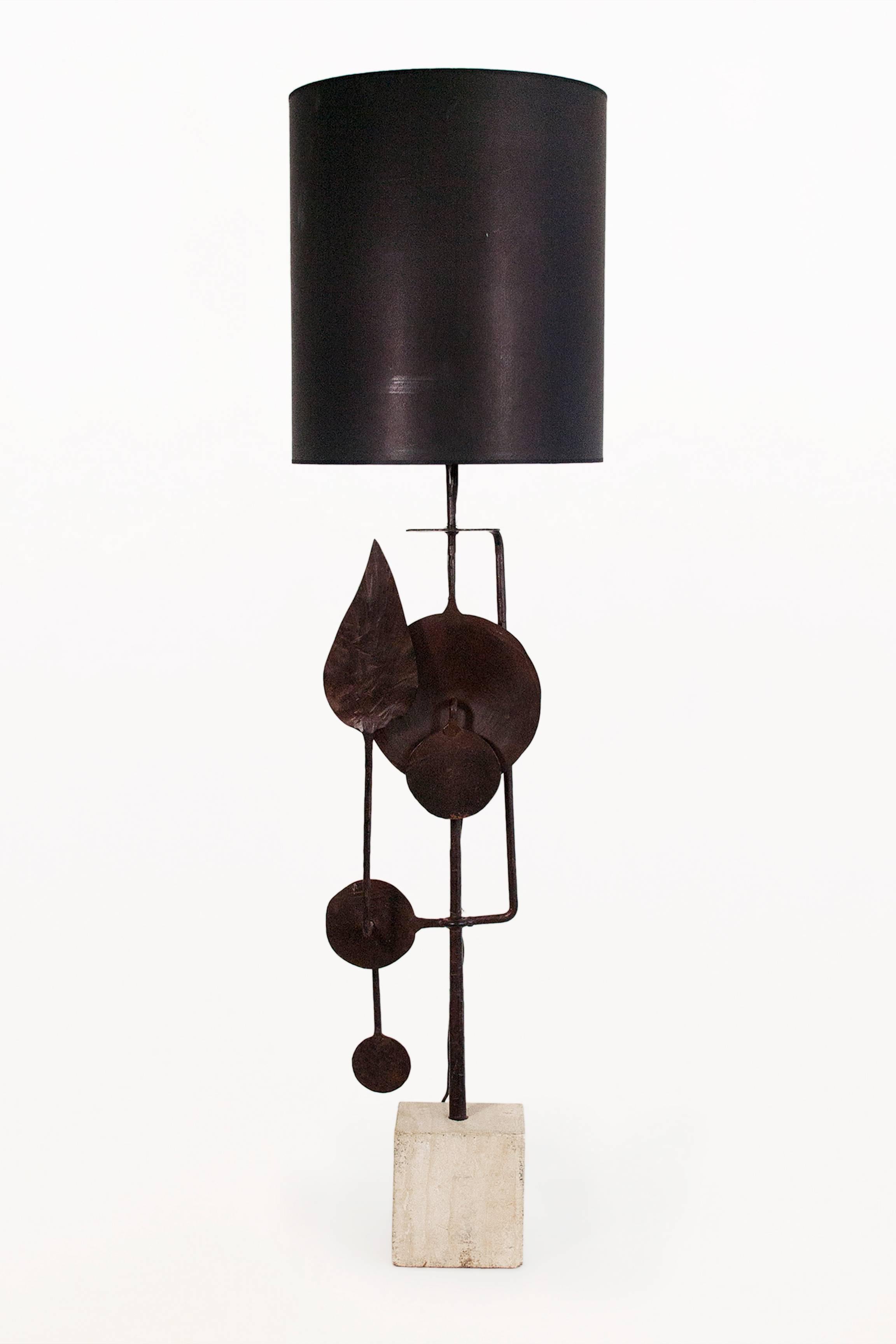 Very large sculptural table lamp by Giovanni Banci
Forged iron sculptural structure with rectangular travertine base,
circa 1970, Italy
Very good vintage condition.