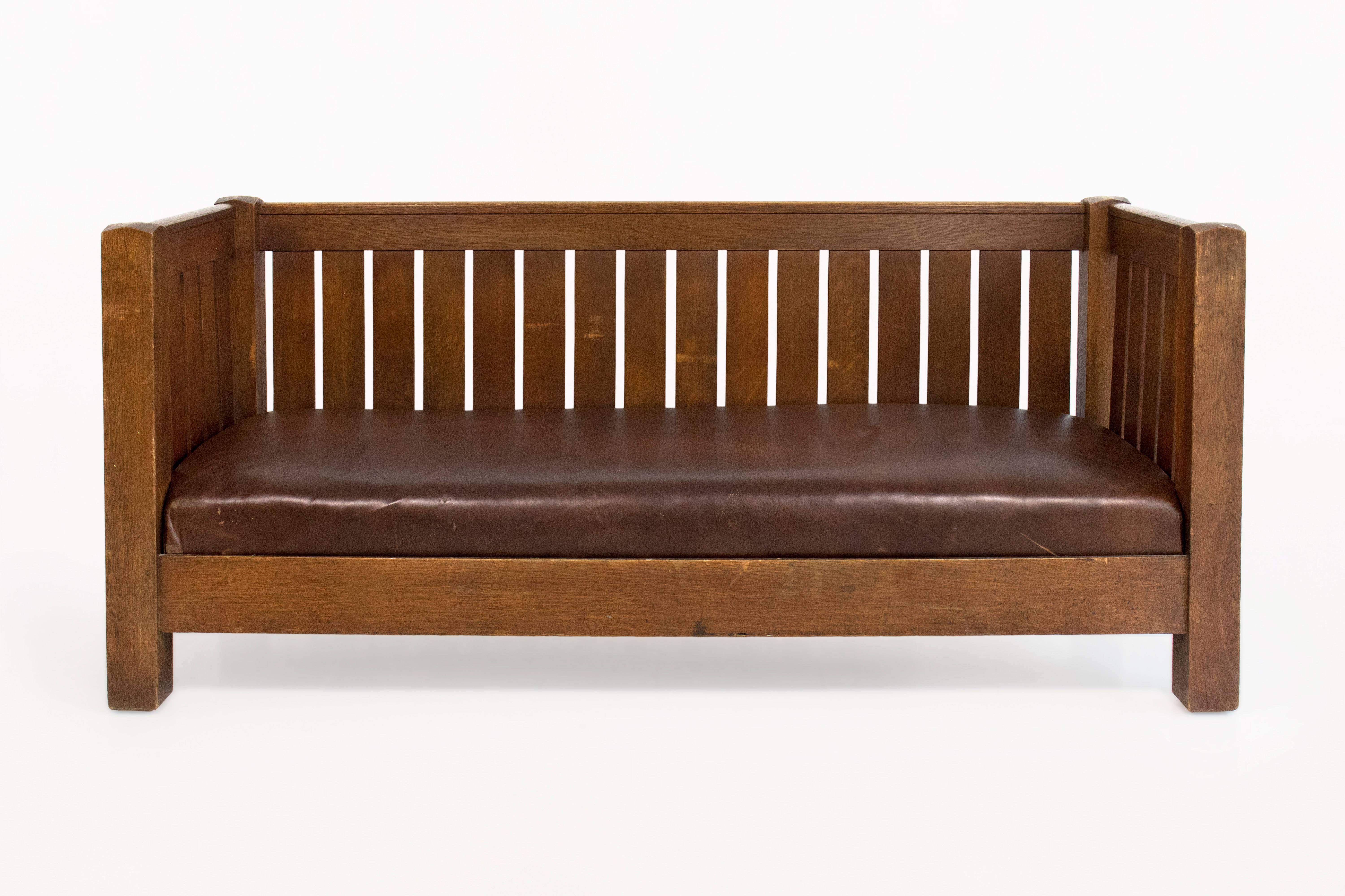 Large and rare mission oak sofa bench by Gustav Stickley
Rare and absolutely stunning form
circa 1910, USA
Very good vintage condition.