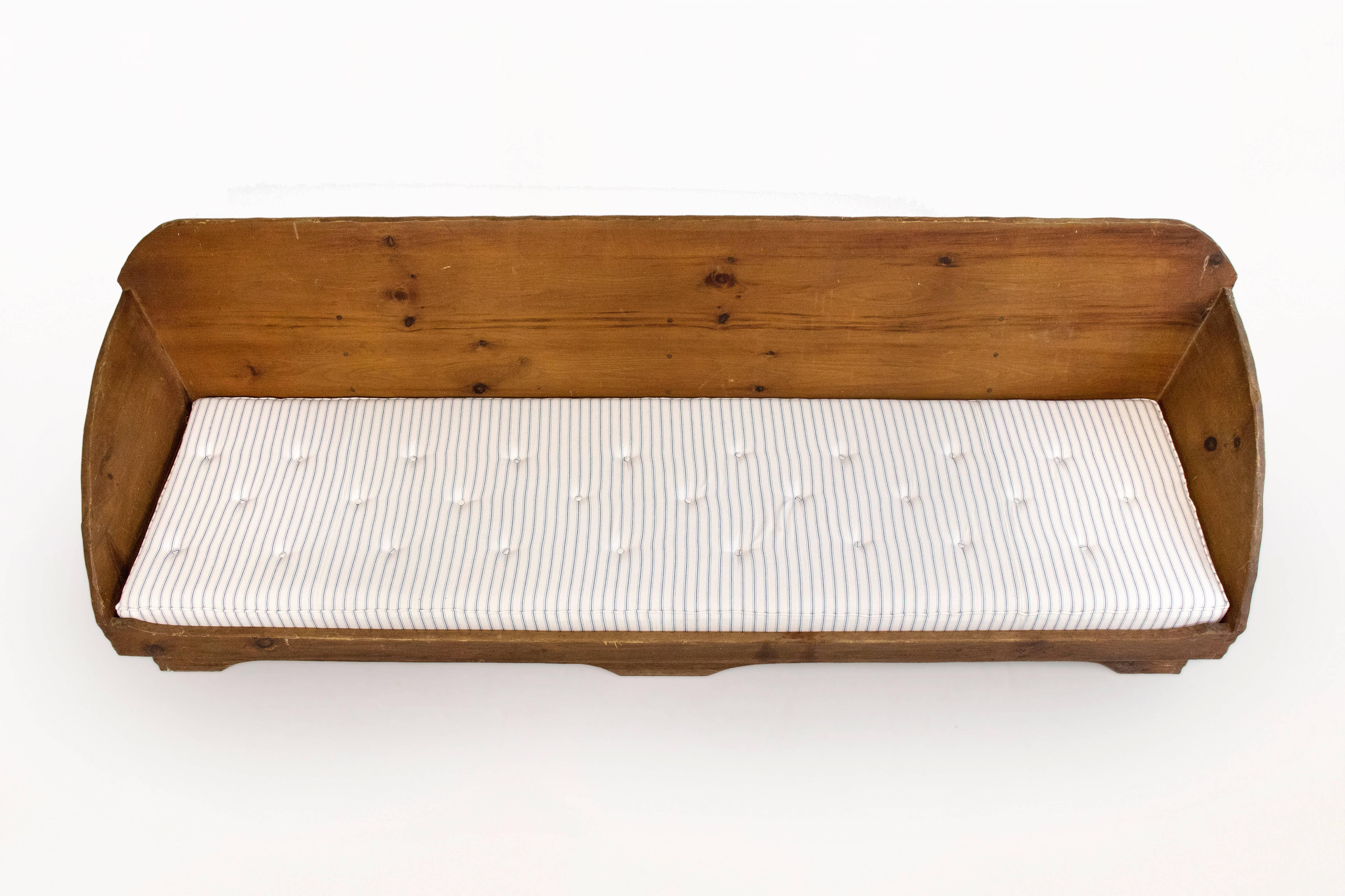 Large and Rare Pine Sofa Bench, circa 1910, USA In Good Condition In Girona, Spain