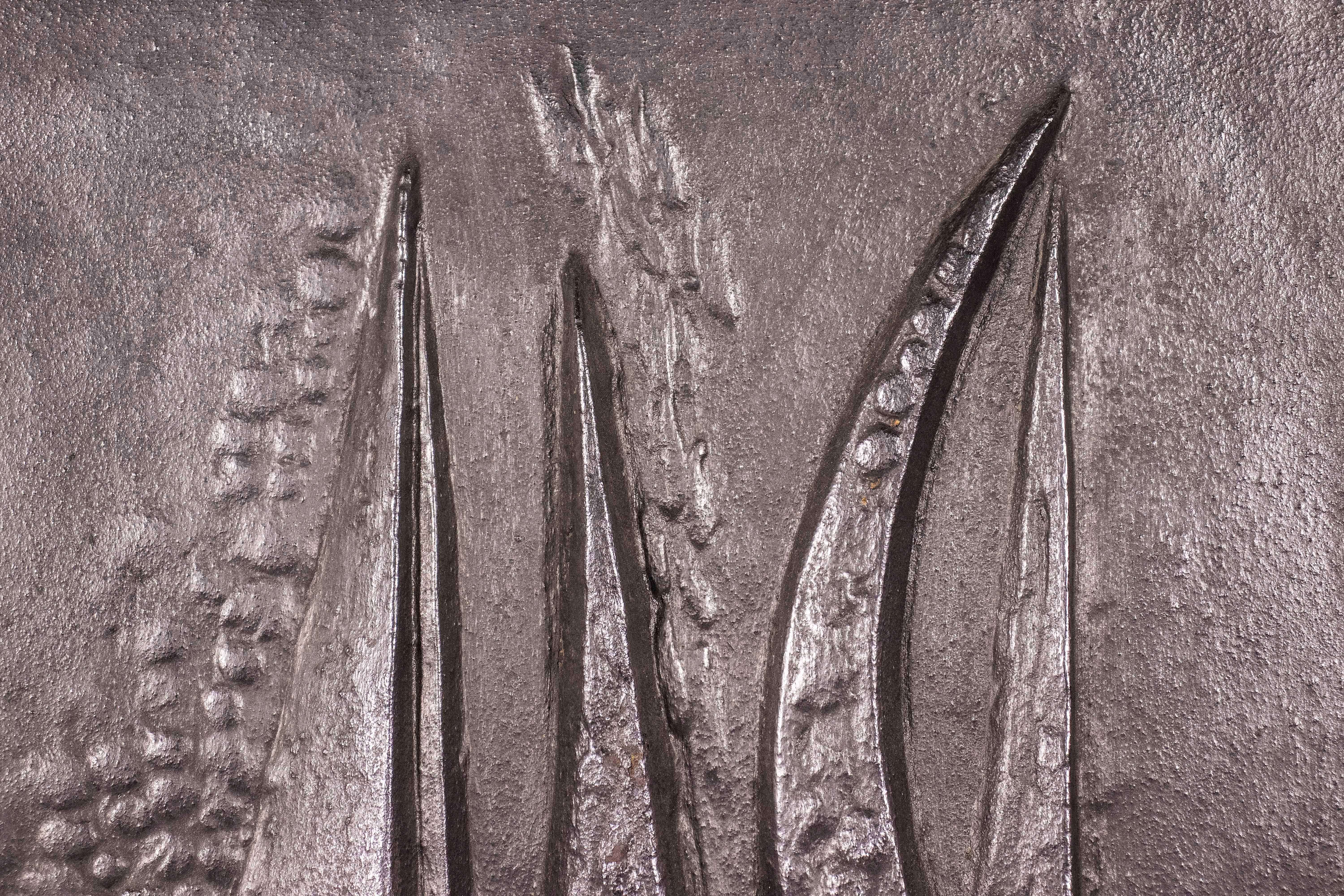 Français Plaque de cheminée brutaliste en fonte, vers 1960, France
