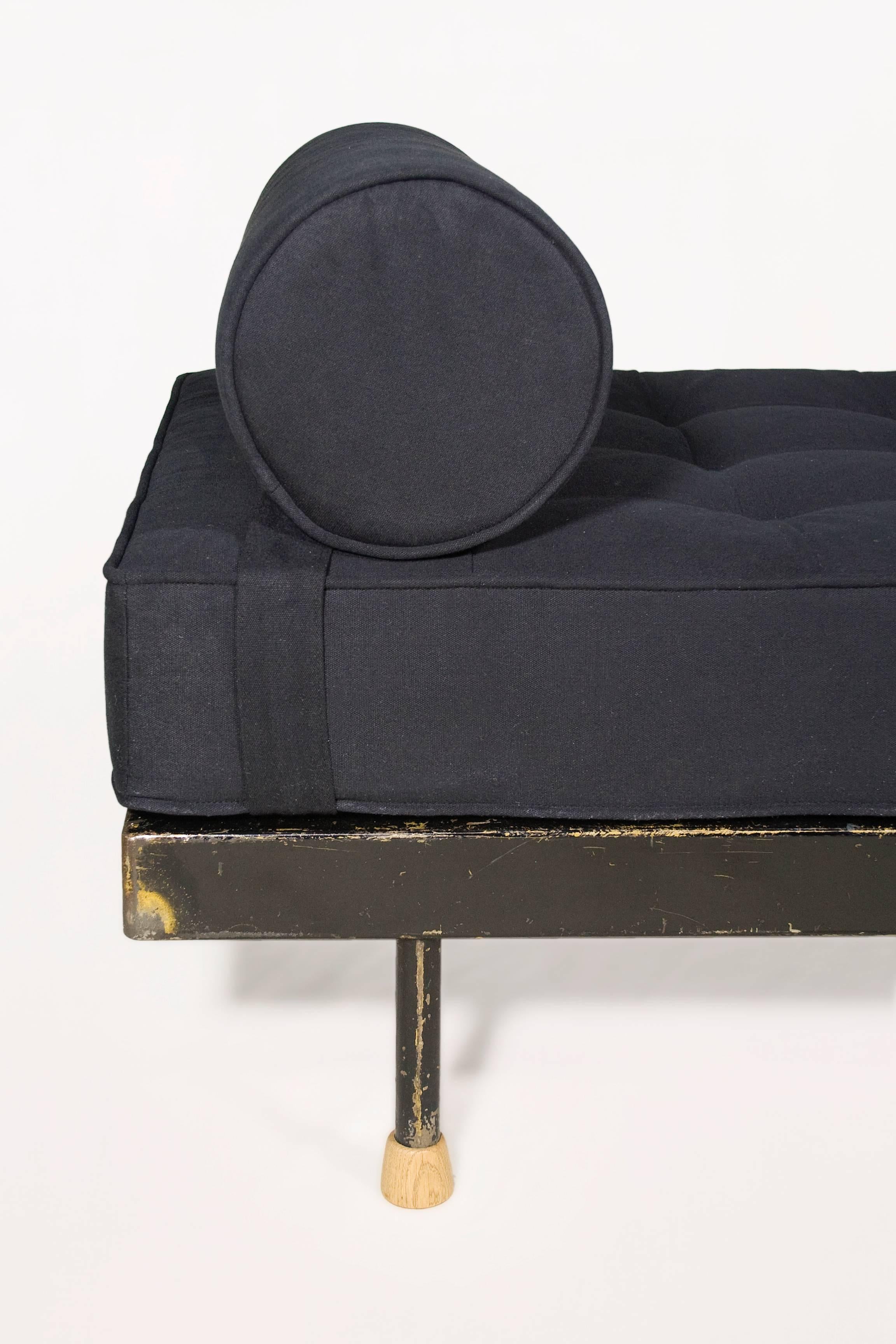 French Jean Prouvé SCAL nº 450 Daybed, circa 1950, France