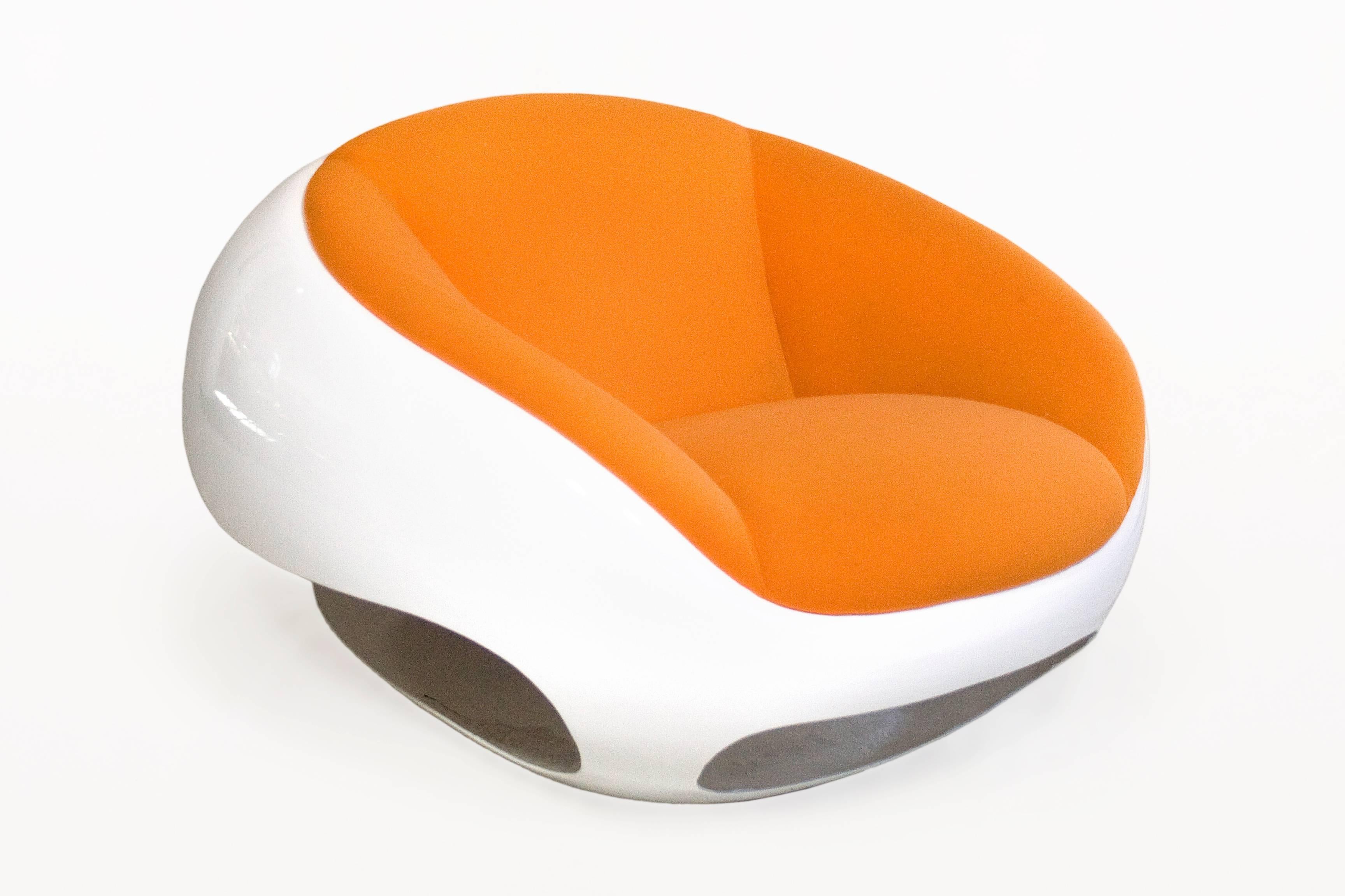 Mid-Century Modern Pair of Mario Saporiti Fiberglass Lounge Chairs, circa 1970, Italy