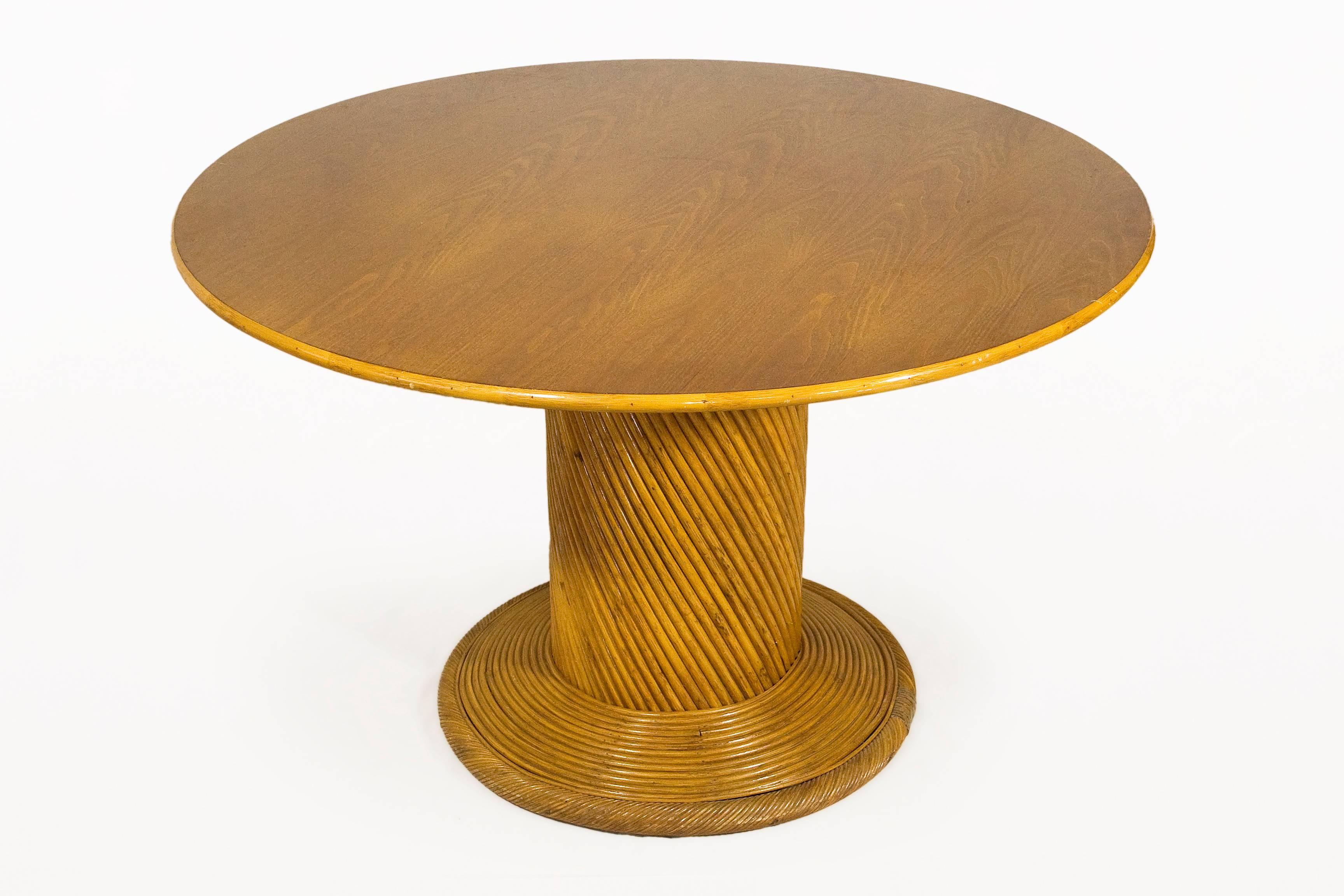 Reed gueridon dining table in the style of Gabriella Crespi.
Round with central pedestal,
circa 1970, France.
Very good vintage condition.