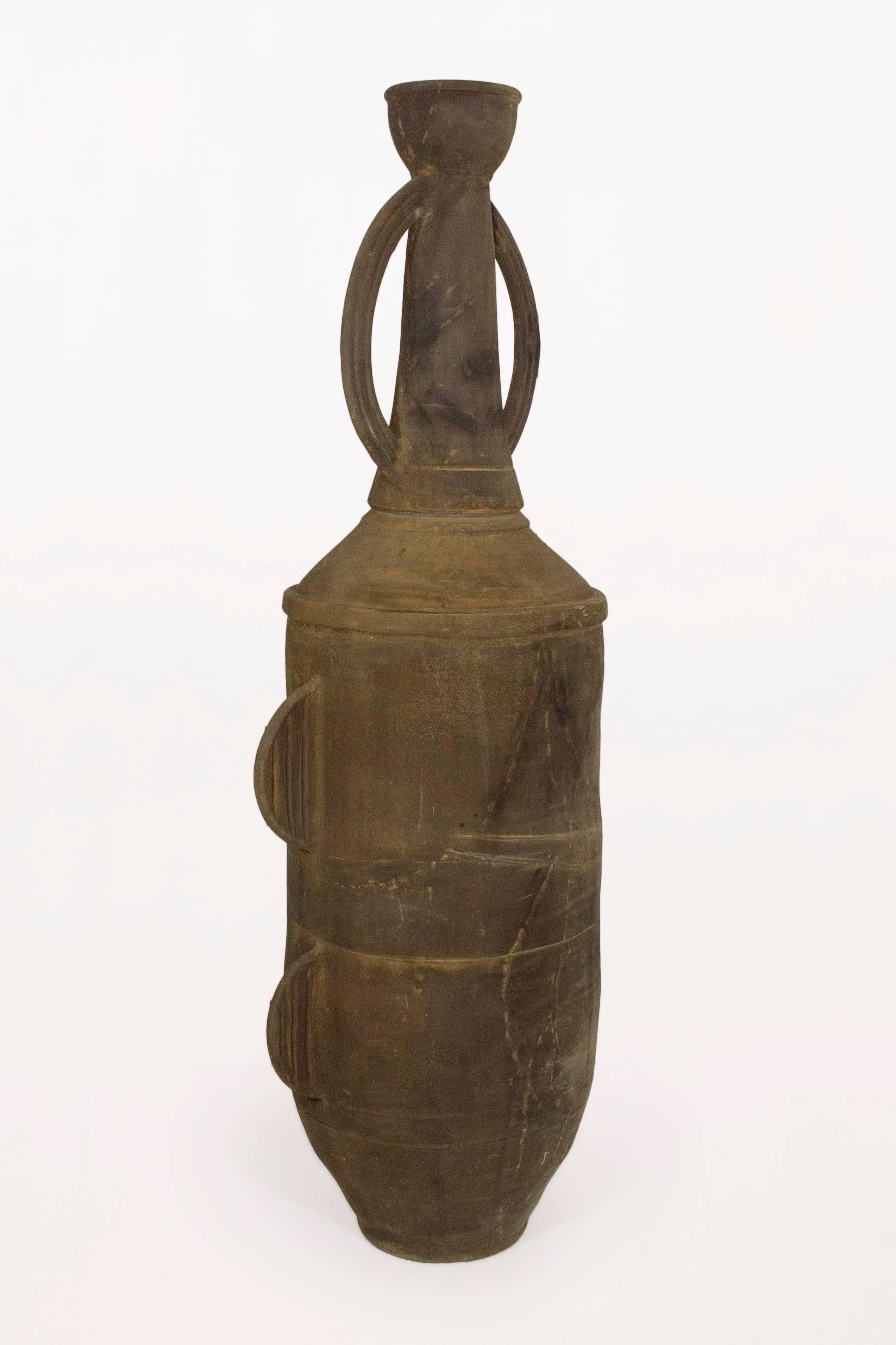 Large exceptional ceramic vase by Don Antonio Alcala, La Ponderosa.
Handmade. 
Africanist design, 
circa 1950, Spain.
Documentation: Terracotta museu, la bisbal, Spain.
Good vintage condition.