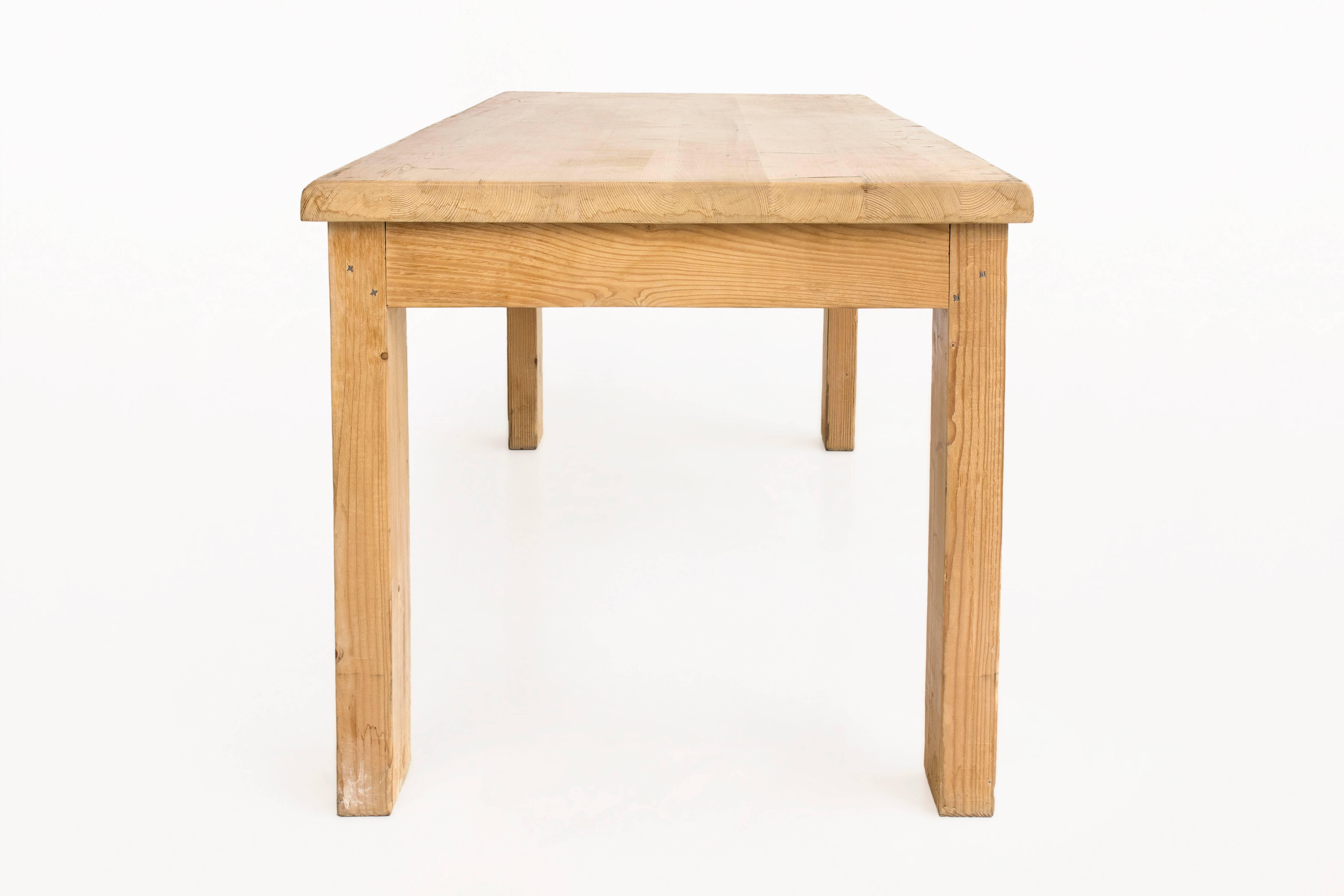 Mid-Century Modern Table de salle à manger en pin par Guy Rey-Millet & Jean Prouvé, circa 1970, France en vente