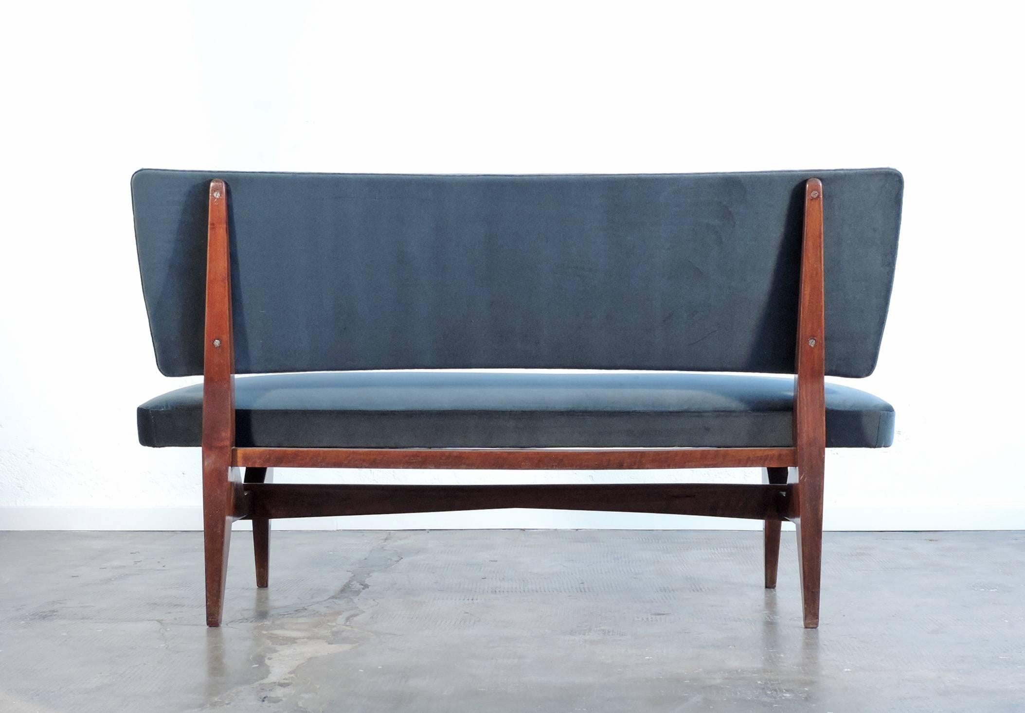 Splendid Italian settee.