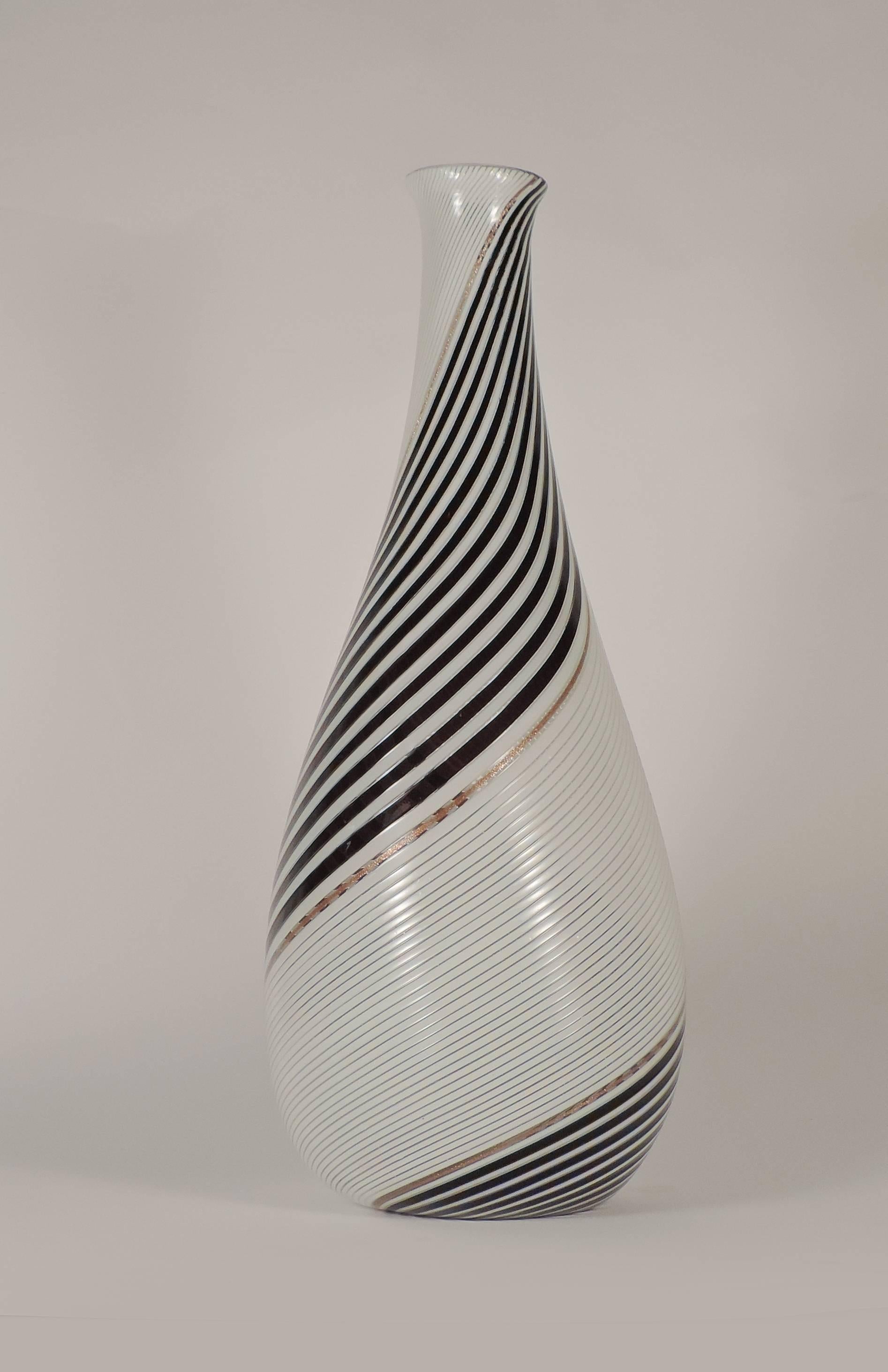 Splendid Large Dino Martens Vase for Aureliano Toso In Excellent Condition For Sale In Milan, IT