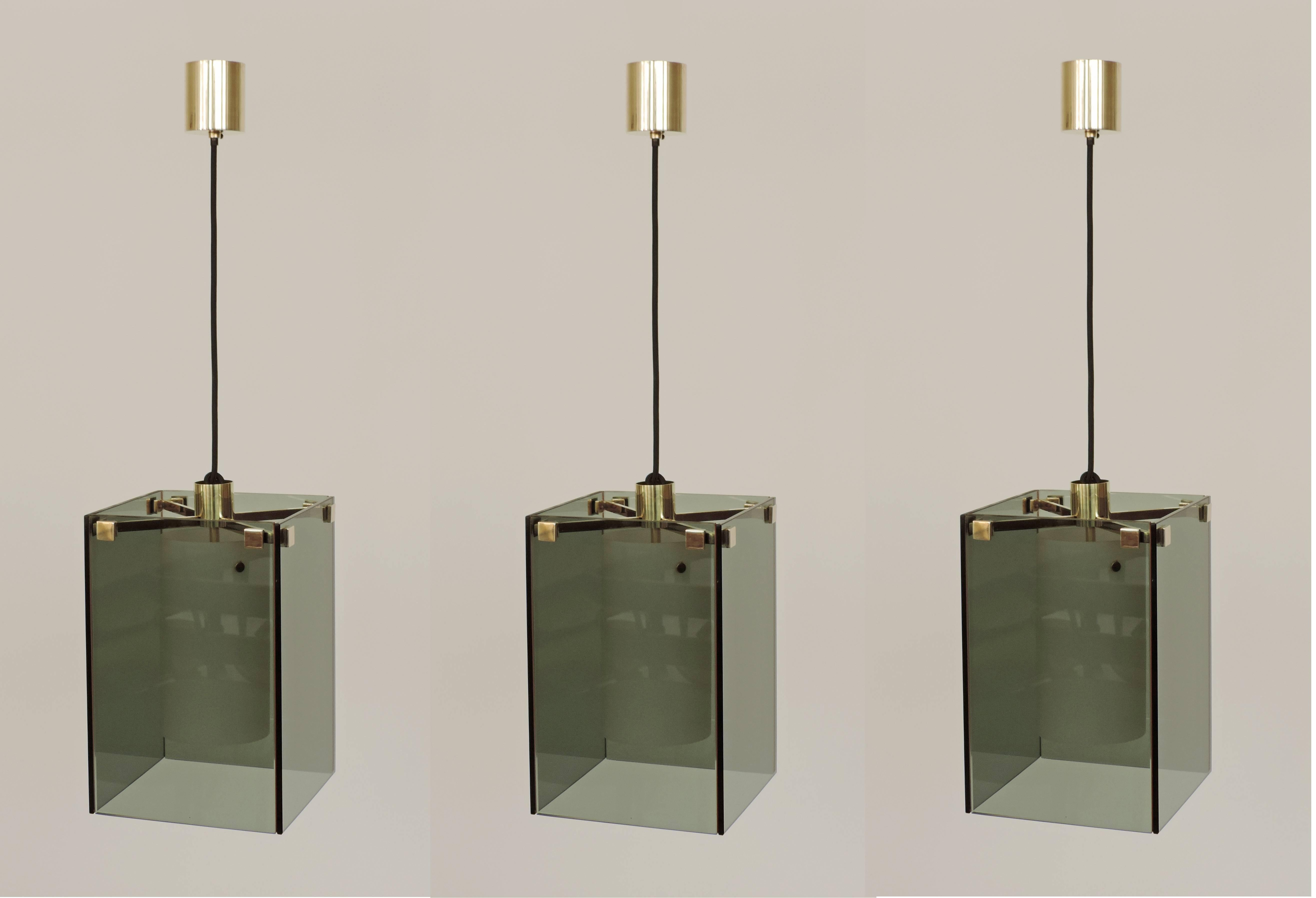 Splendid Max Ingrand set of three Mod. 2211 ceiling lamps for Fontana Arte.
Fully repolished brass.