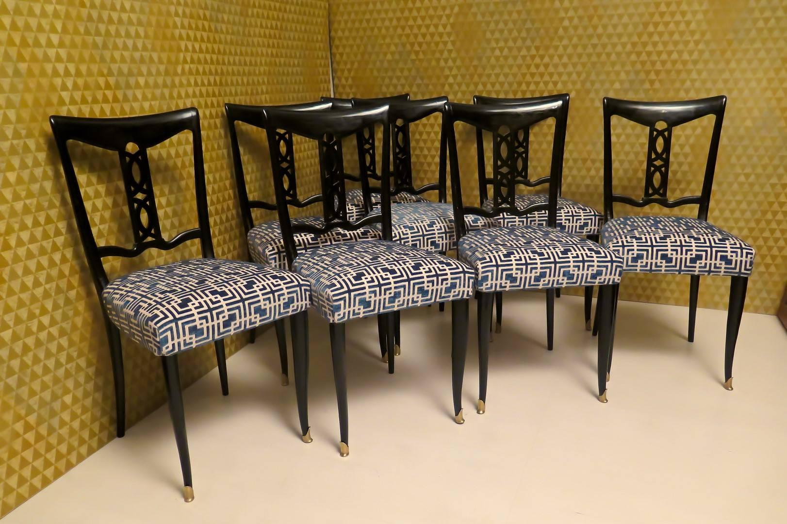 Eight chairs in the style of Ico Parisi, possibly made by Dassi, circa 1955. Very beautiful these eight chairs, all black lacquer. Saber legs, at the bottom of the legs the feet are made of brass. Covered with a velvet blue with white geometric