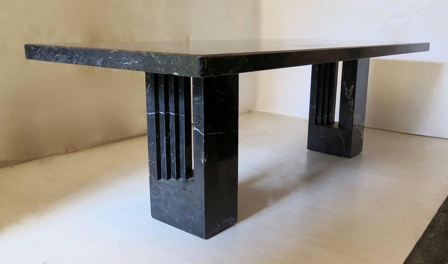 Marcel Breuer & Carlo Scarpa 1969 Delfi Black Marble Midcentury Table In Excellent Condition In Rome, IT