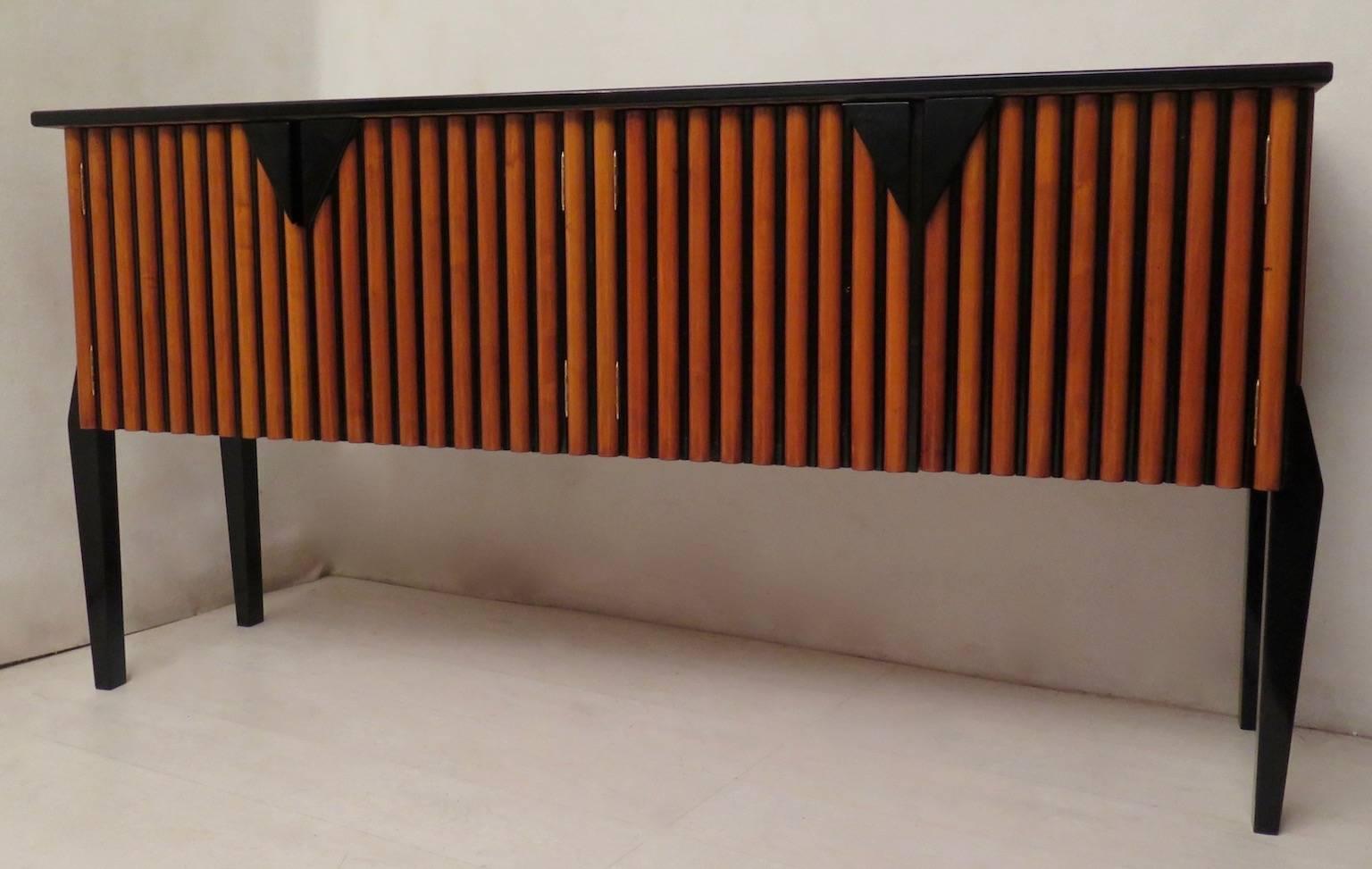 1940 Cherry and Black Lacquered Italian Art Deco Sideboards 3