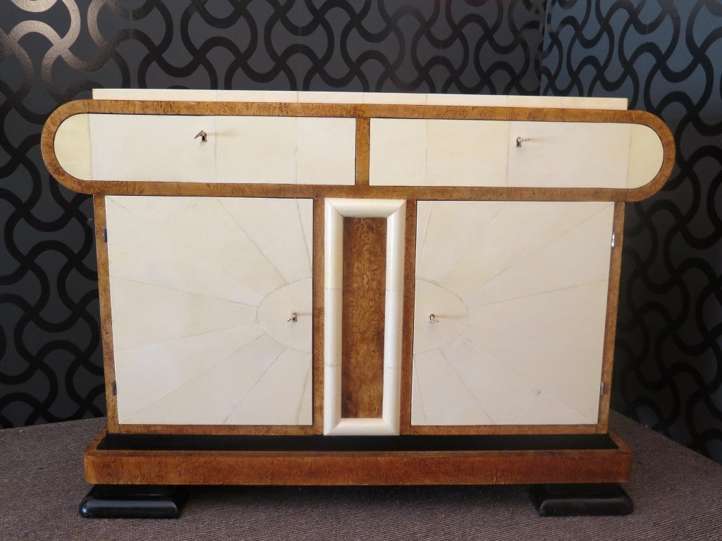 Art Deco White Birch and Goat Skin Italian Sideboard, 1930 In Excellent Condition In Rome, IT