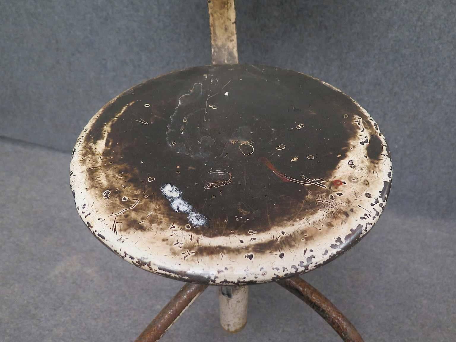 Midcentury Round Metal Italian Industrial Stool, 1960 For Sale 1