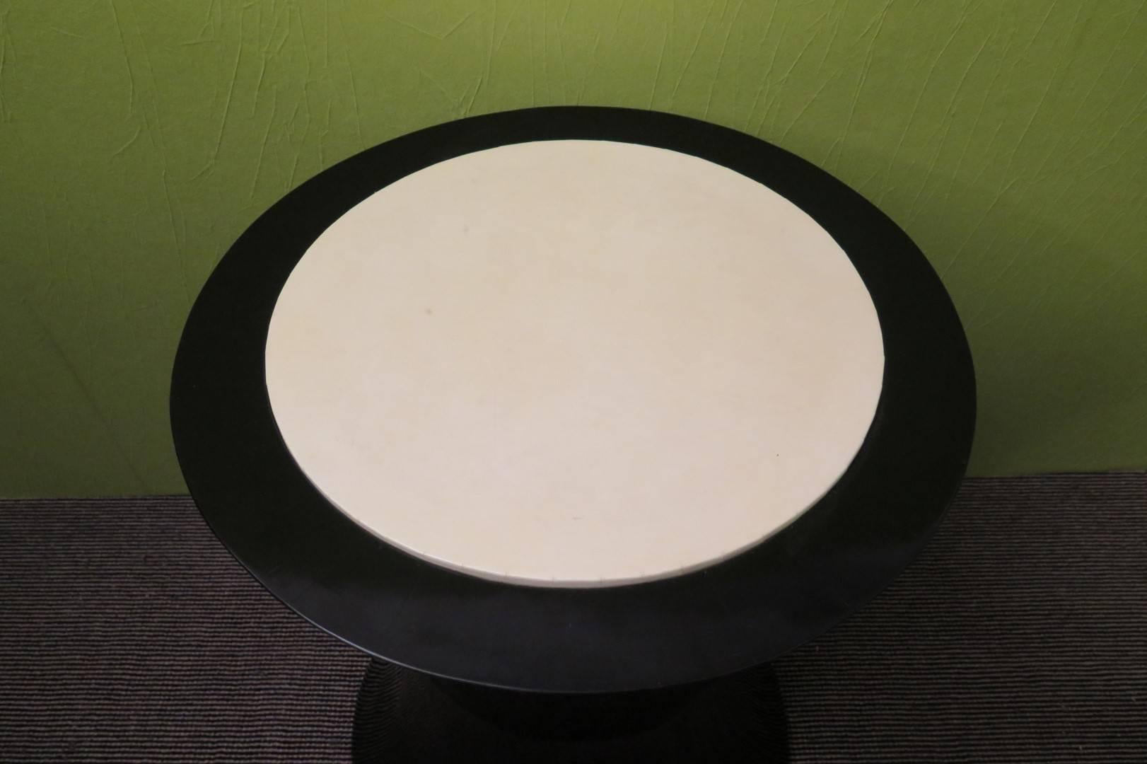 Pair of Round Black Italian Art Deco Side Tables, 1940 In Good Condition In Rome, IT