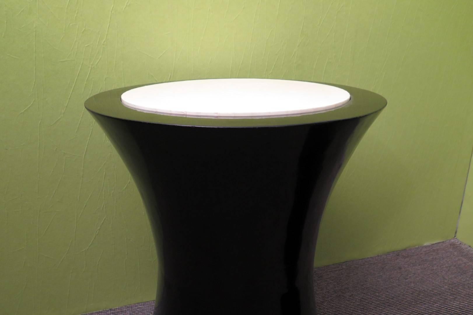 Pair of Round Black Italian Art Deco Side Tables, 1940 im Zustand „Gut“ in Rome, IT