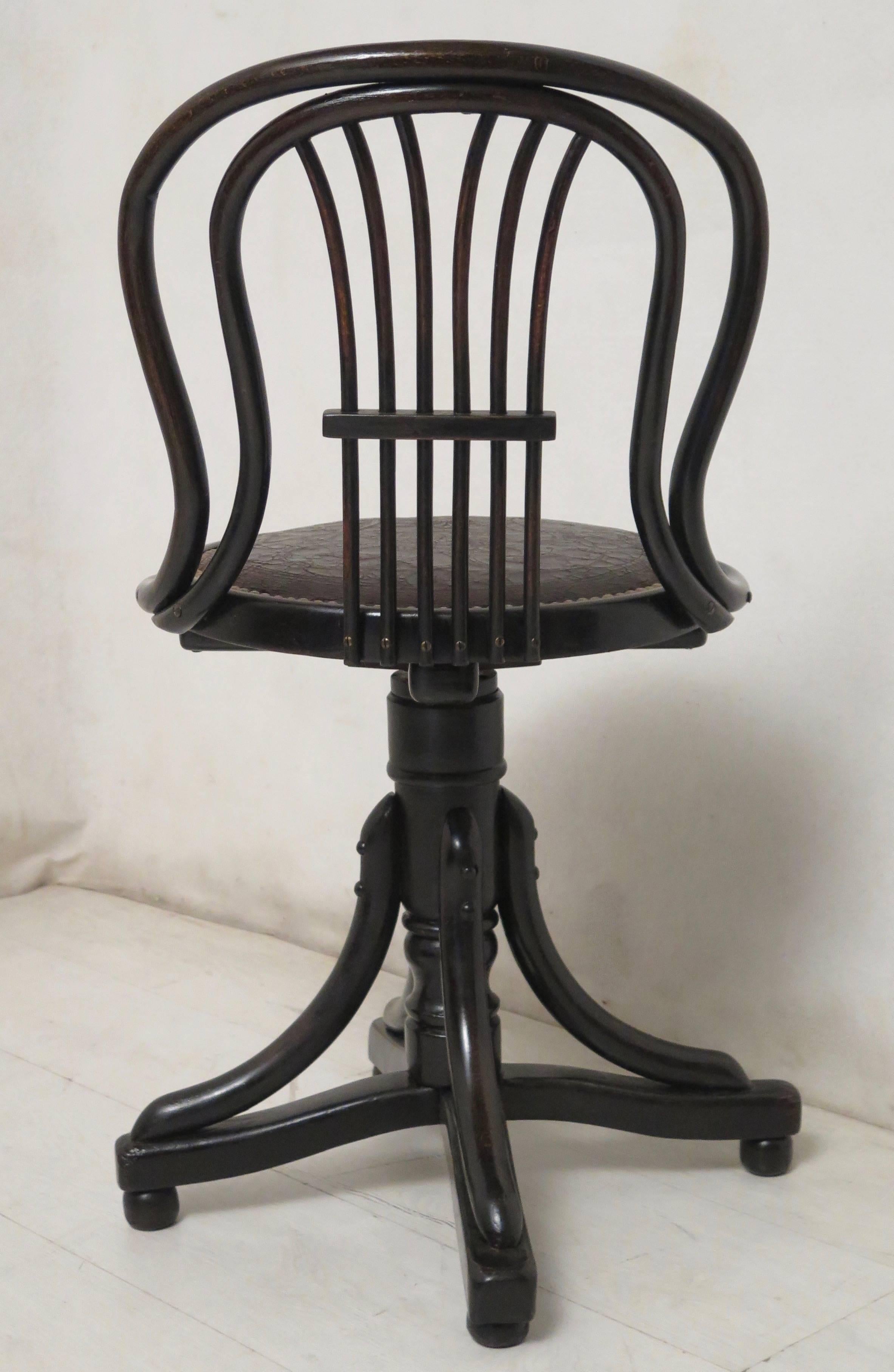 Thonet Black Bentwood Austrian Swivel Chair, 1890 In Excellent Condition In Rome, IT