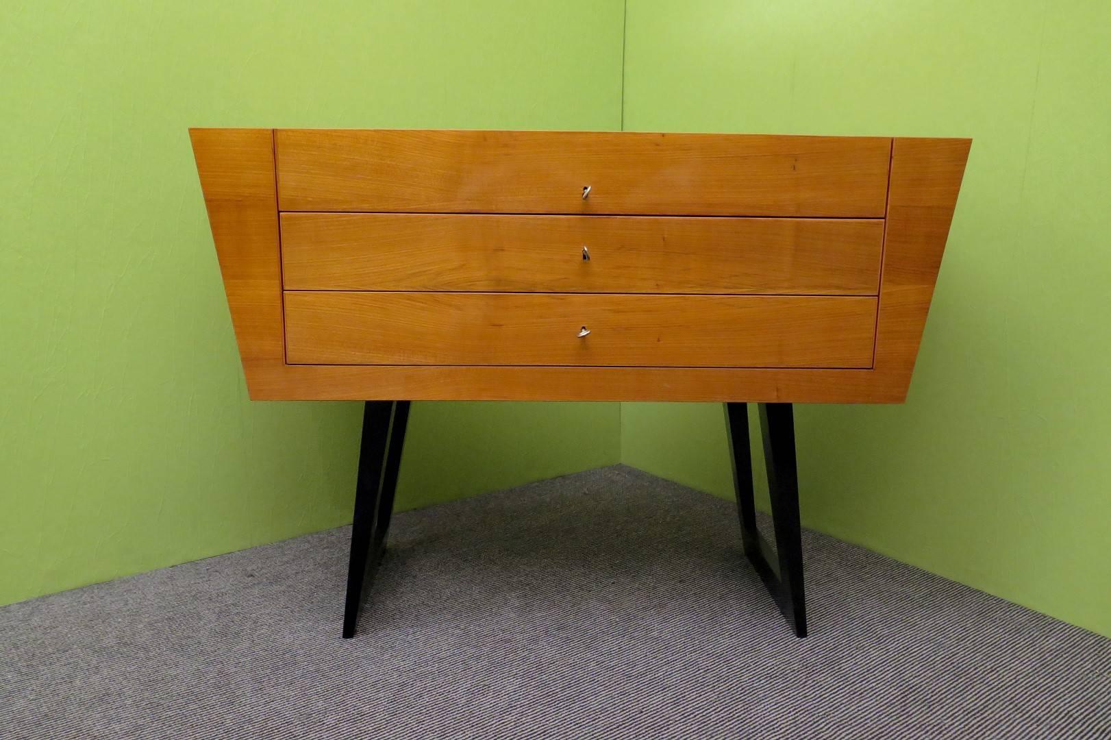 Italian chest of drawers, from the mid-20th century. Peculiar shape, original and avant-garde for that time period. A very basic design, but by far an stylish dresser.

All veneered in cherrywood, with three drawers. The top is slightly recessed