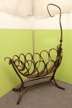 Thonet Art Nouveau Cradle, Bentwood, Austria, 1900, Curved Design