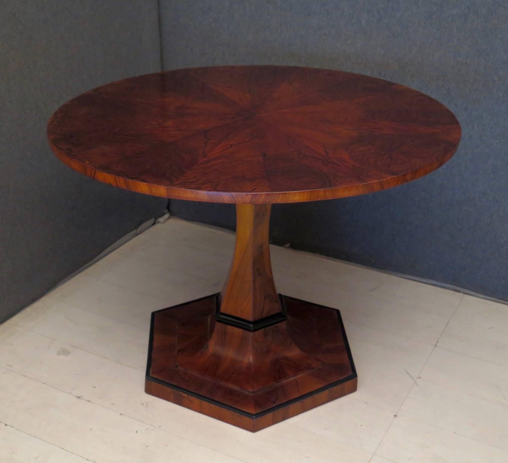 Beautiful veneer of this folding / center table, of the early Austrian Biedermeier period.

All veneered in walnut wood. You can see the beautiful design of the wood veneer on the table top, put into wedges of cake. Its central leg is very narrow