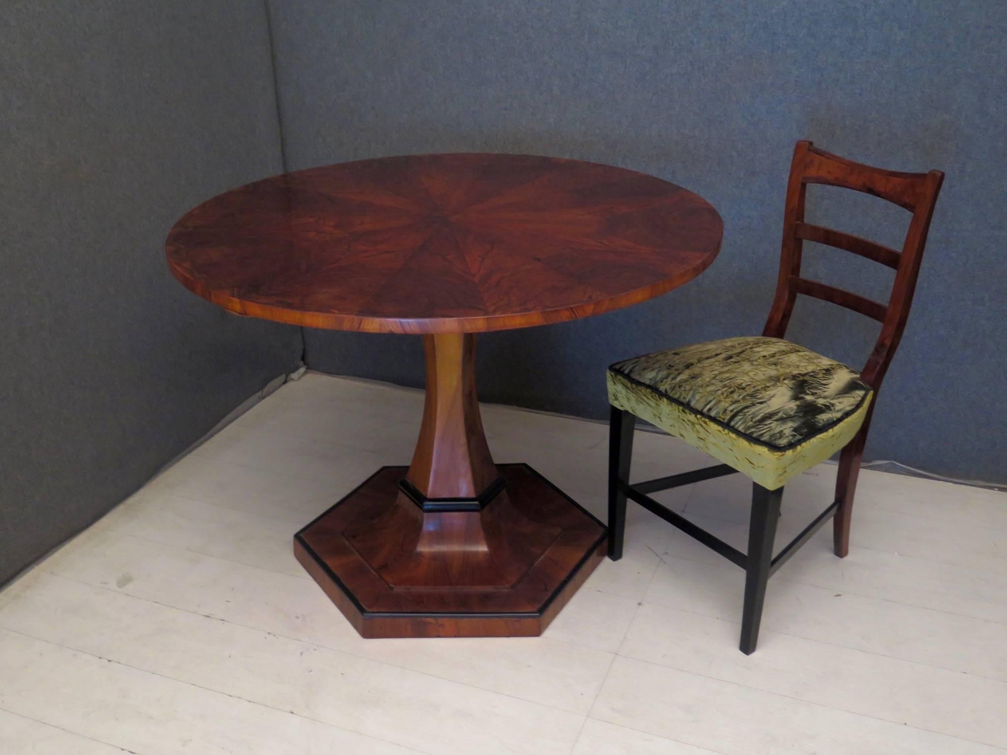 Early 19th Century Biedermeier Round Walnut Wood Austrian Folding Table, 1920