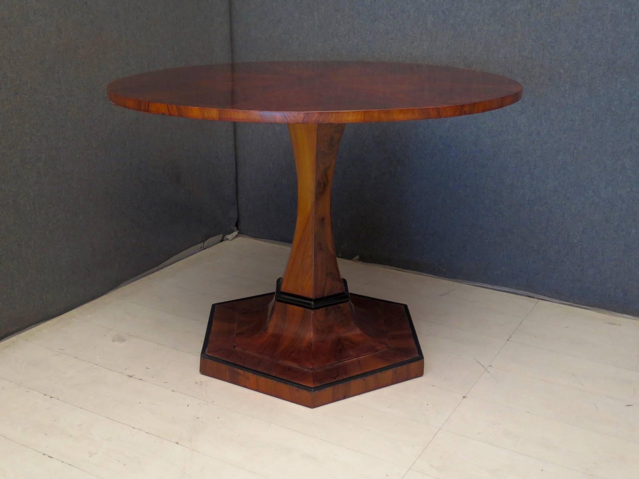 Biedermeier Round Walnut Wood Austrian Folding Table, 1920 1