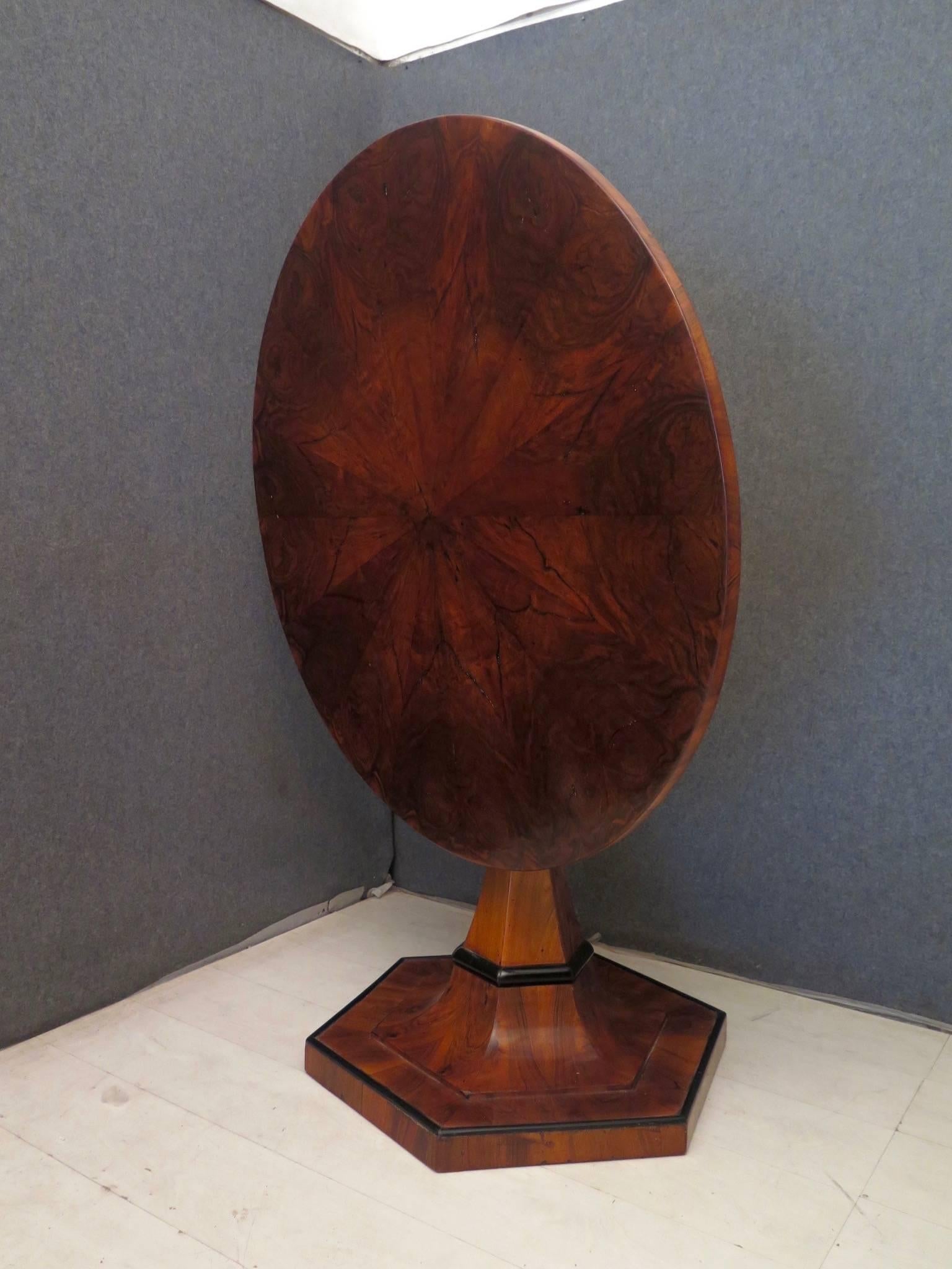 Biedermeier Round Walnut Wood Austrian Folding Table, 1920 2