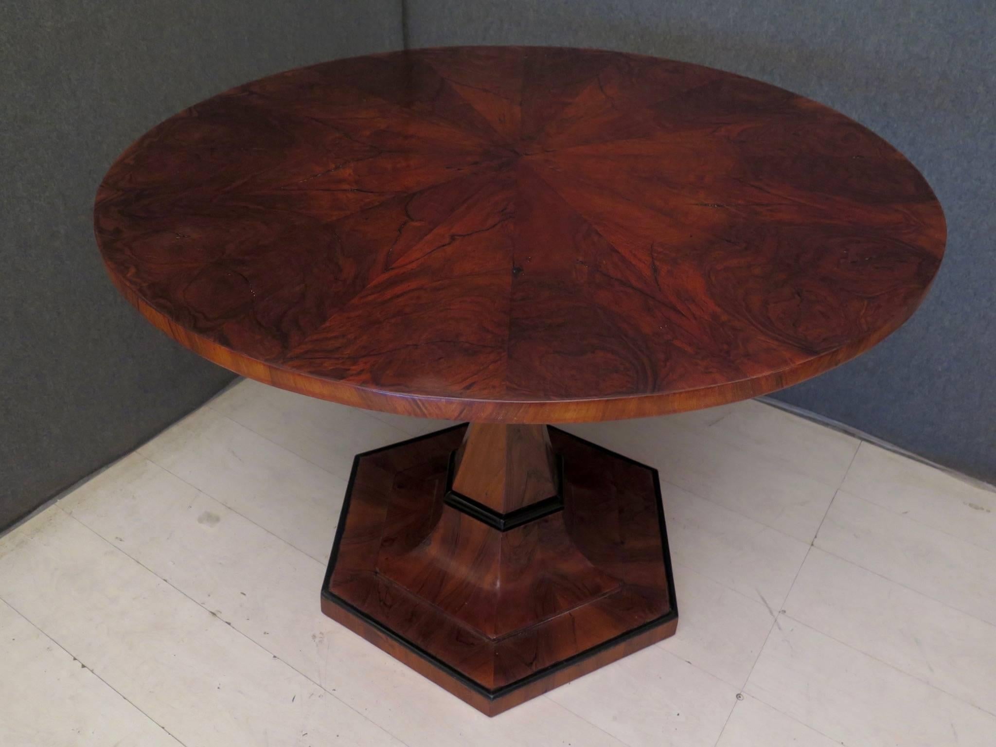 Biedermeier Round Walnut Wood Austrian Folding Table, 1920 6