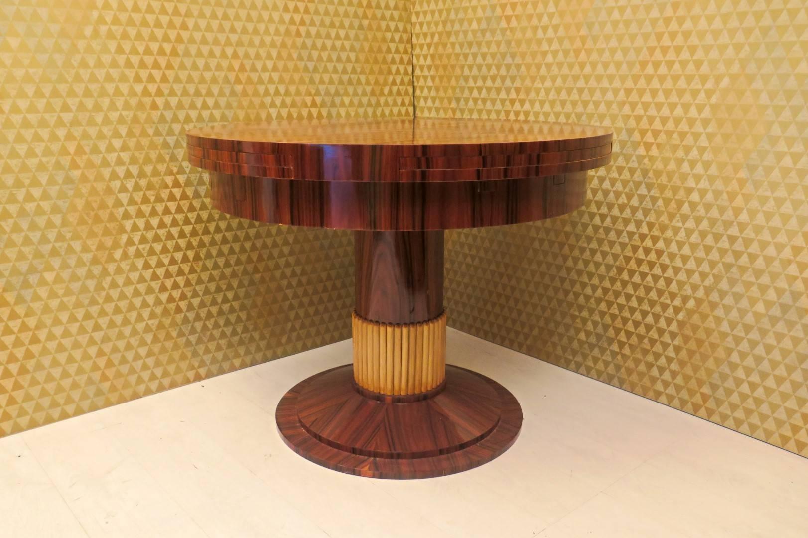 Italian Art Deco Walnut and Maple Extendable Table, 1930