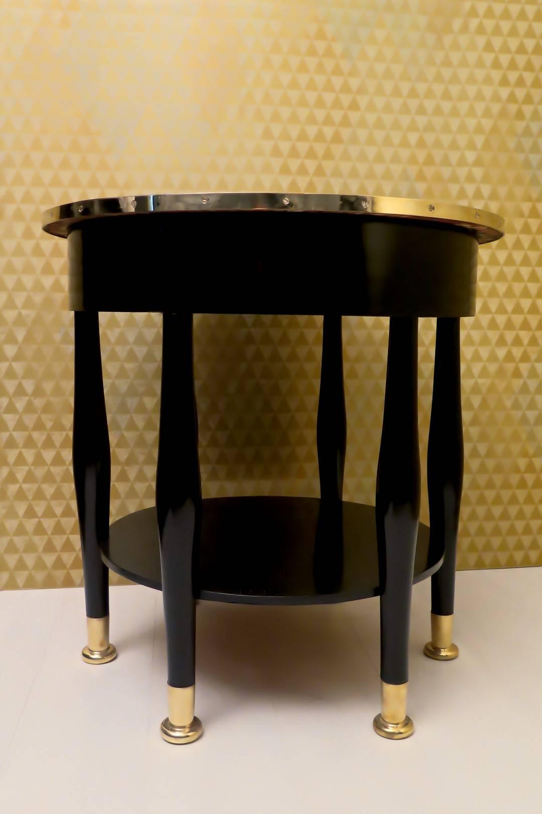 Adolf Loos Round Black Shellac and Brass Austrian Art Nouveau Side Table, 1910 For Sale 2