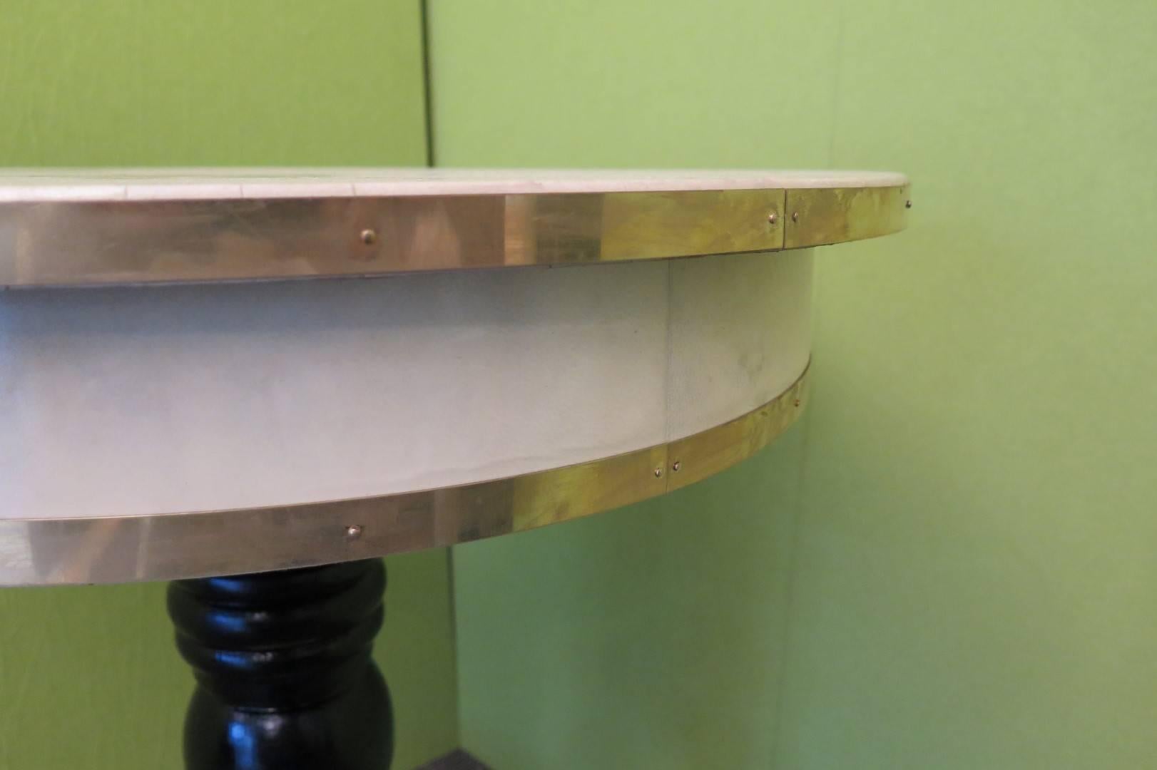 1930 Round Parchment and Brass Italian Art Deco Side Table In Excellent Condition In Rome, IT