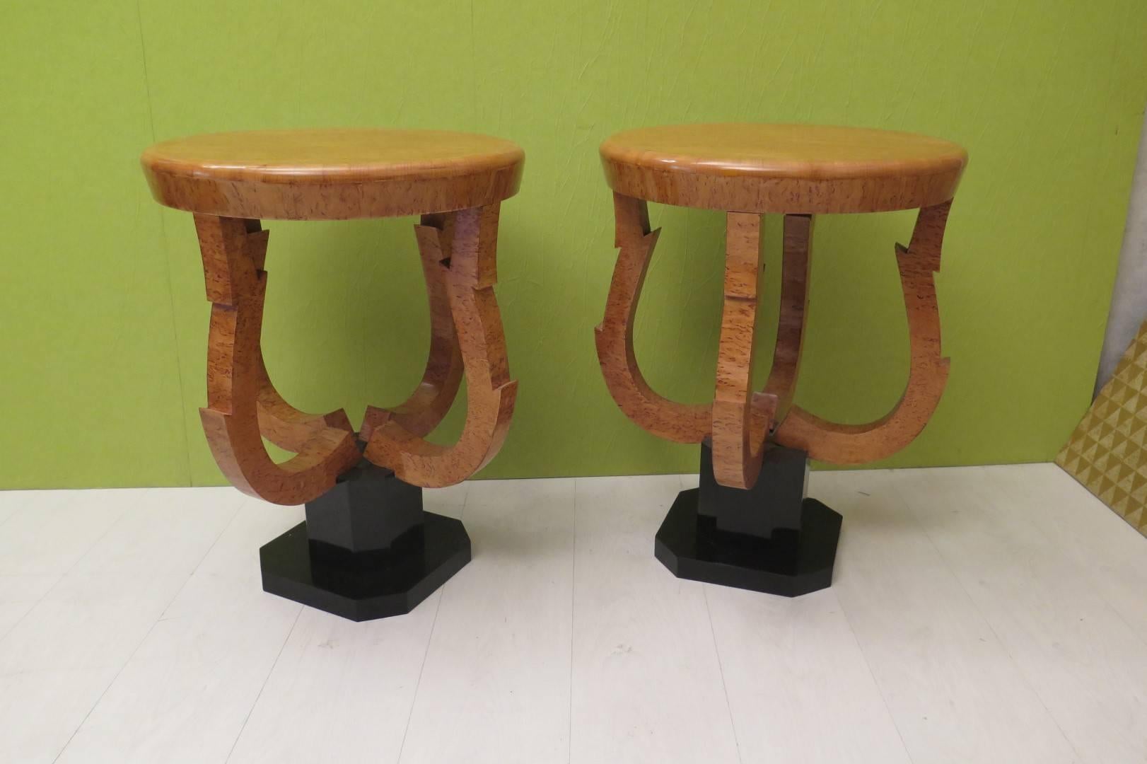 Pair of Art Deco side tables, all veneered in birch burl wood, with black lacquered foot. Notably the design of the legs. Very nice and stylish this pair of side tables beside a sofa.
