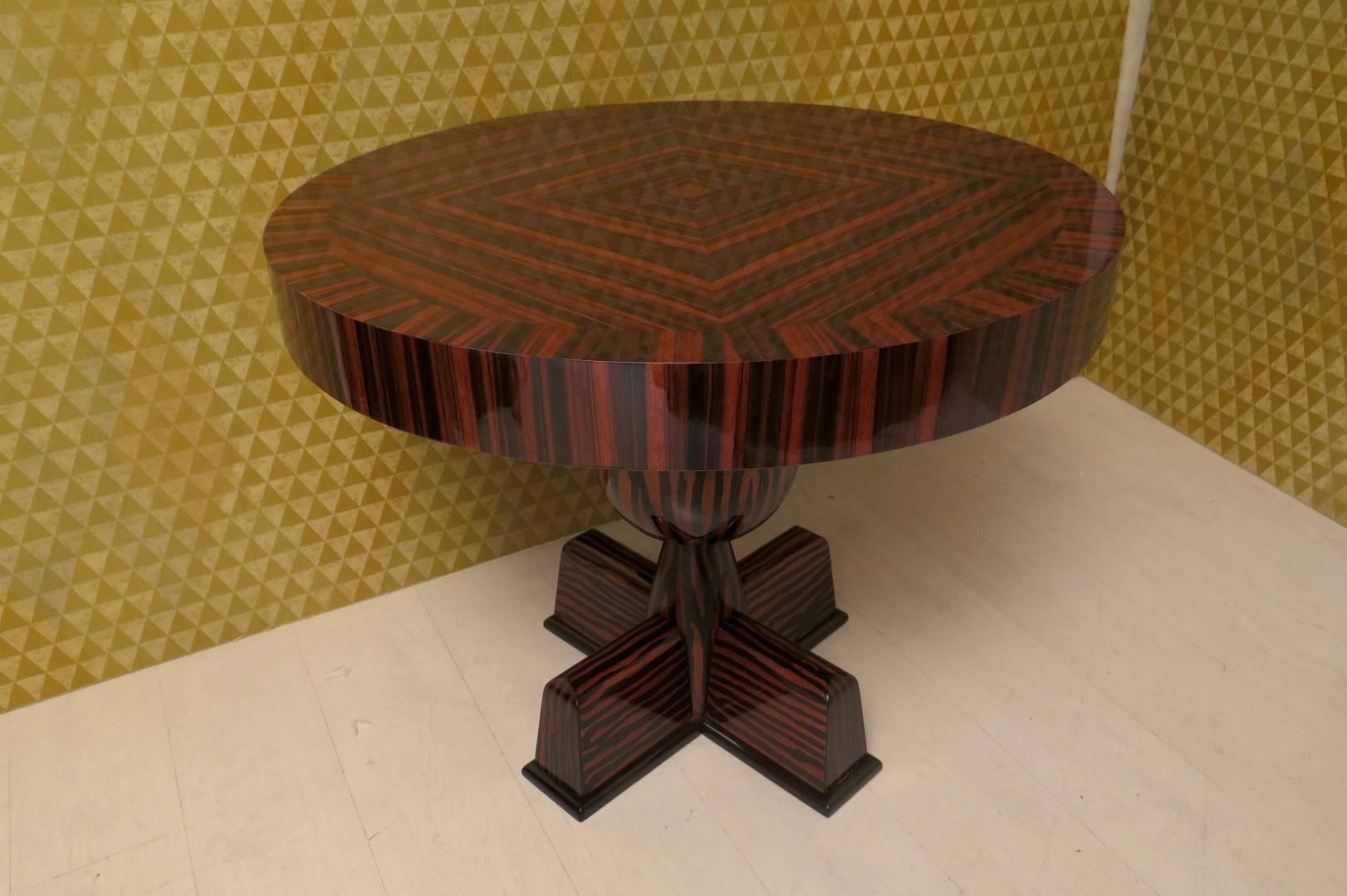 1940 Round Macassar Ebony Italian Art Deco Side Table In Excellent Condition In Rome, IT