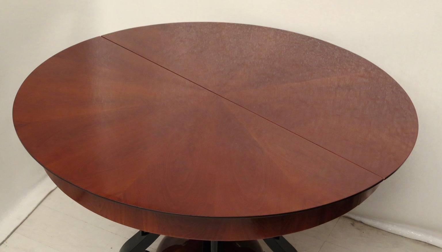 1820 Biedermeier Cherry Wood Austrian Extendable Table In Excellent Condition In Rome, IT