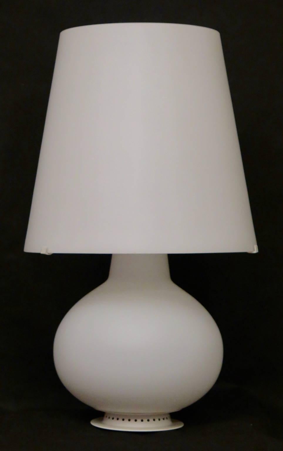 Max Ingrand for Fontana Arte Withe Art Glass Italian Table Lamp, 1970 For Sale 5