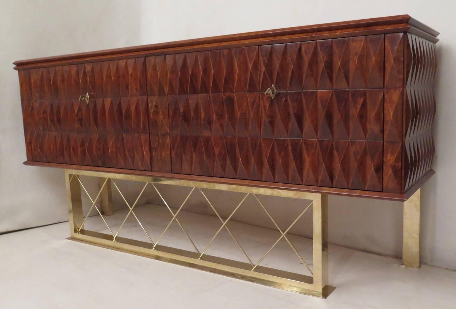1940 Cherrywood and Brass Italian Art Deco Sideboard In Excellent Condition In Rome, IT