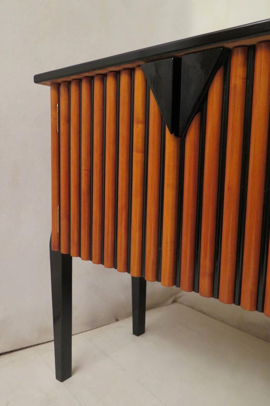 1940 Cherry and Black Lacquered Italian Art Deco Sideboards 4