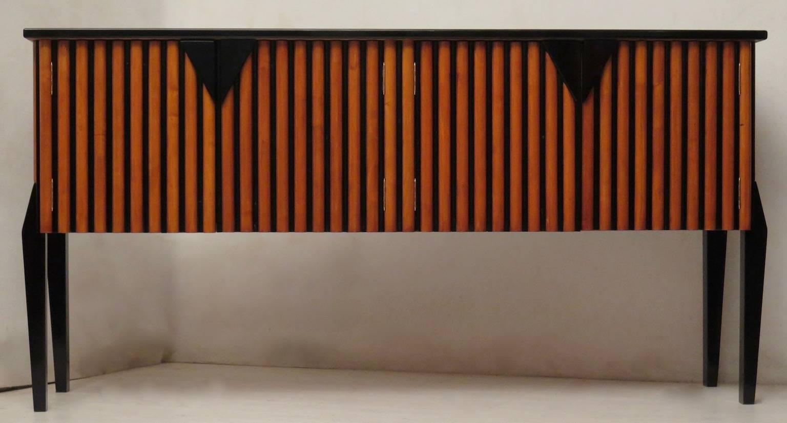 1940 Cherry and Black Lacquered Italian Art Deco Sideboards In Excellent Condition In Rome, IT