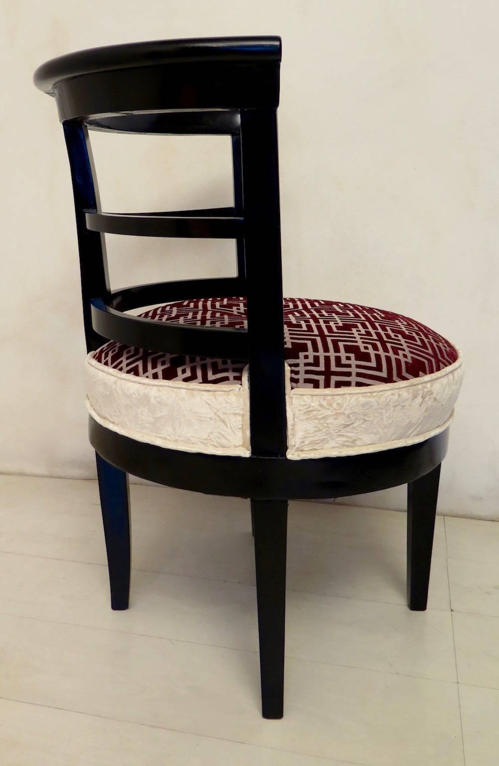 1830s Biedermeier Round Black Austrian Chair In Excellent Condition In Rome, IT