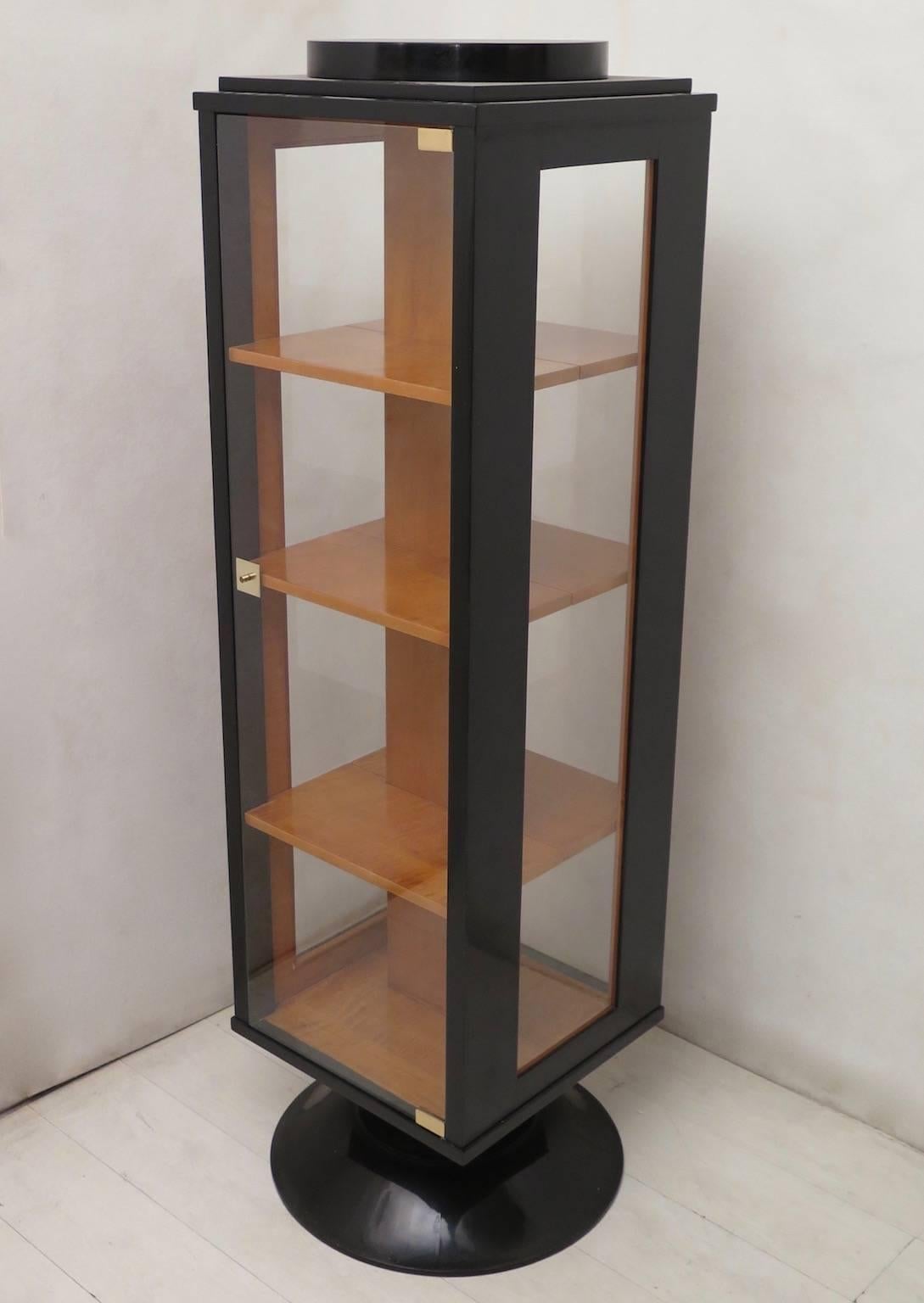 Pair of Art Deco Black and Maple Wood Italian Showcases, 1930 In Excellent Condition In Rome, IT