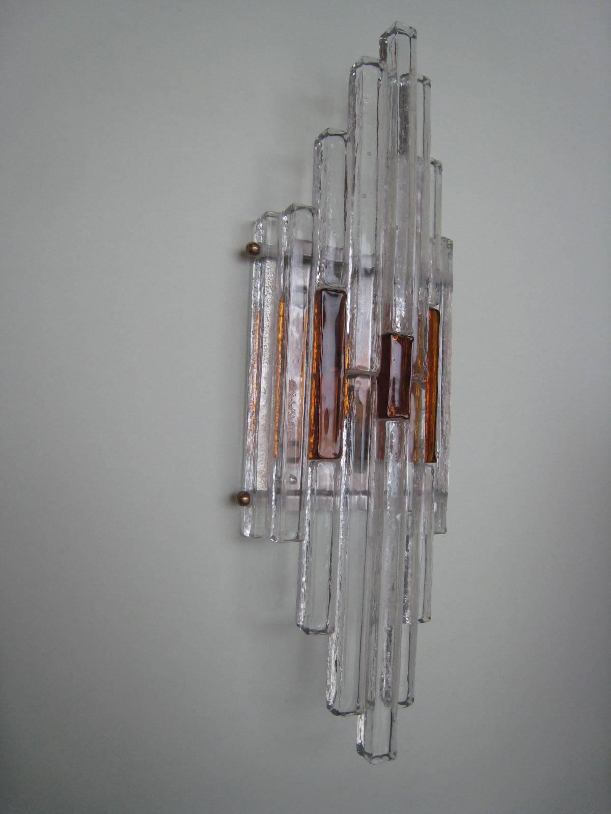 Chopsticks in clear glass and amber placed staggered metal frame with two holders.
Poliarte, Italy in 1960.
the listed price is for 3.
Possibility to sell 1-2 or 3.


