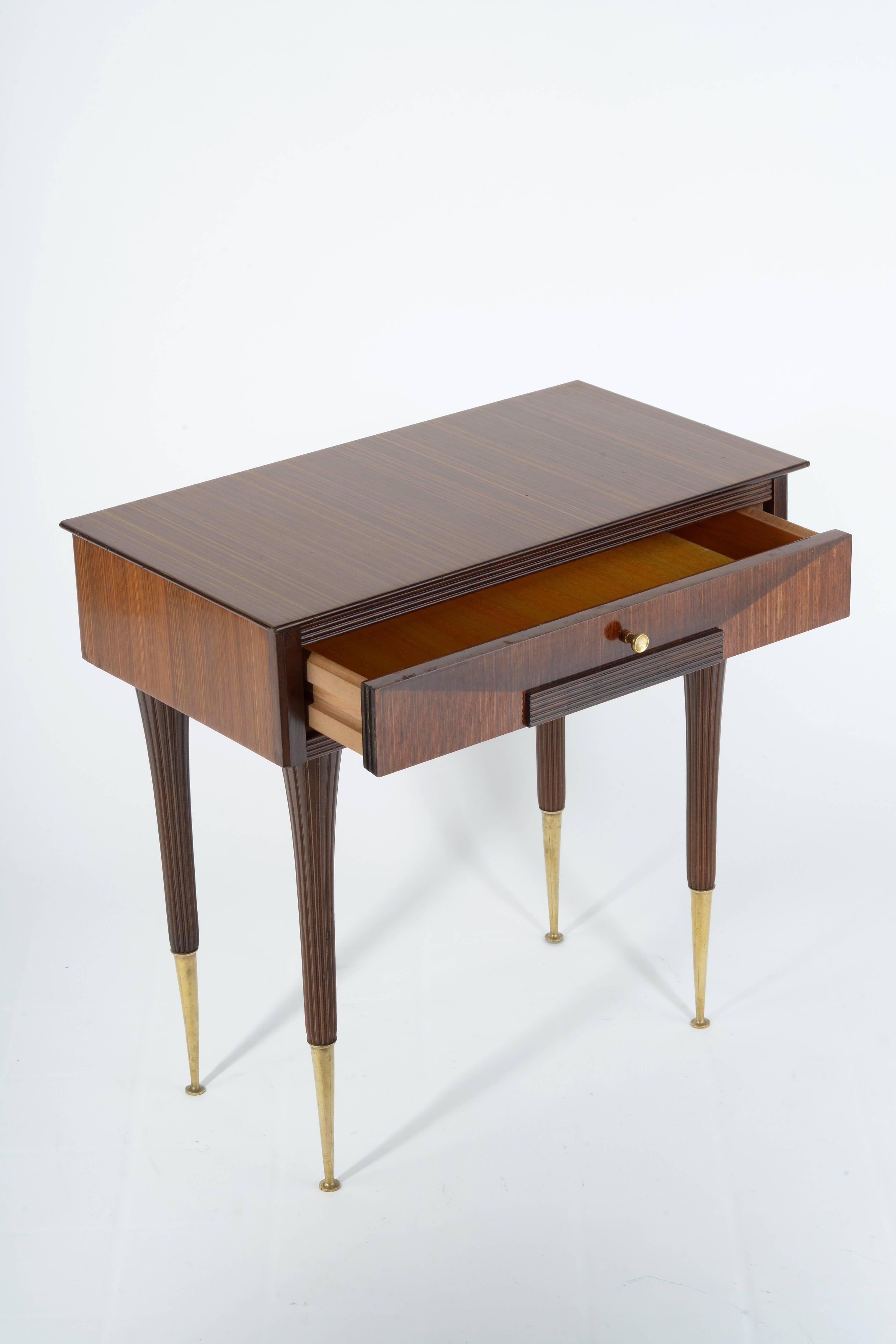 Mid-Century Modern Pair of Elegant Exotic Wood Italian 1950s Nightstands or Side Tables