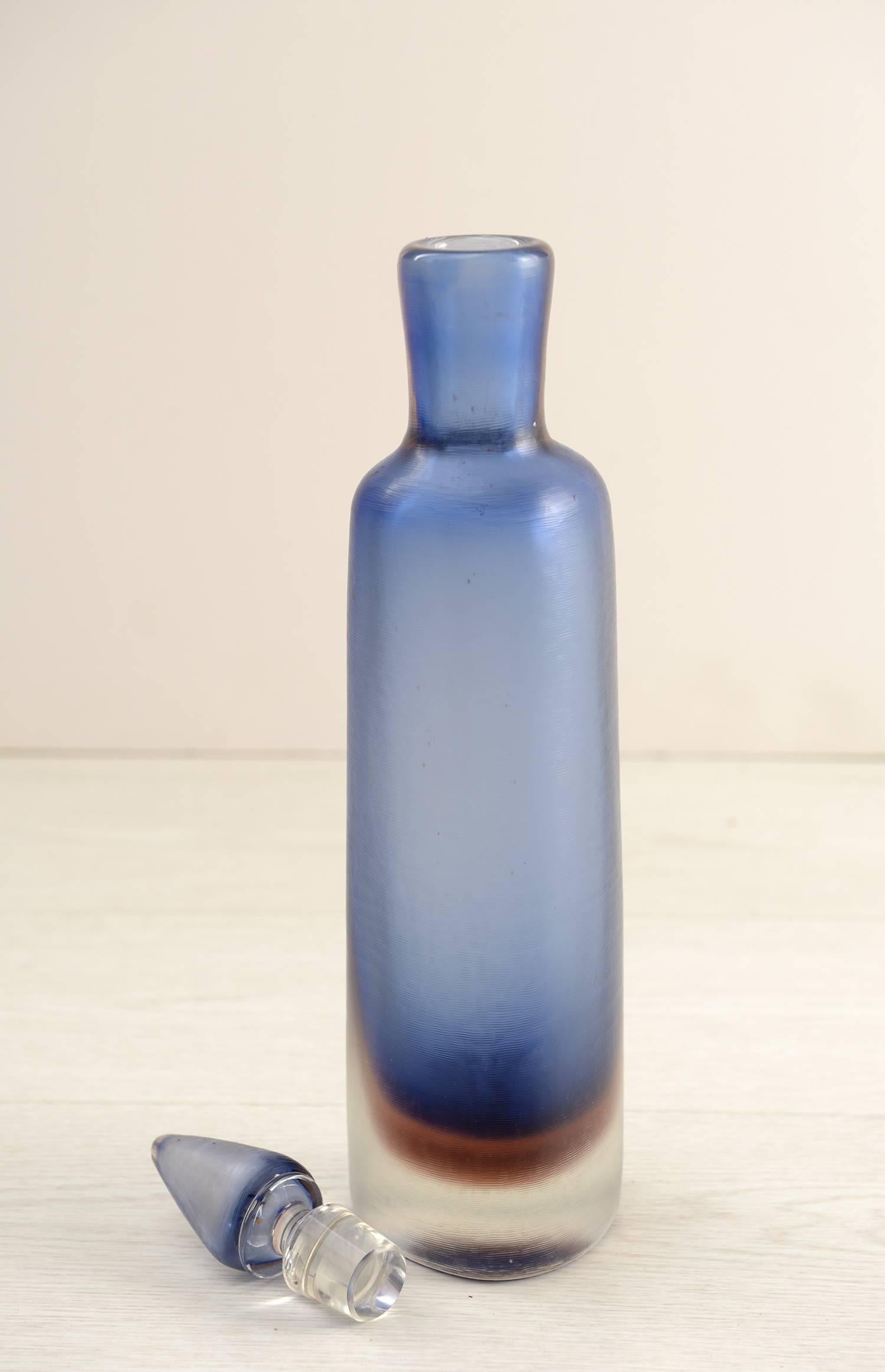 Mid-20 Century Murano Engraved and Overline Colored Bottle by Paolo Venini In Excellent Condition In Firenze, Toscana