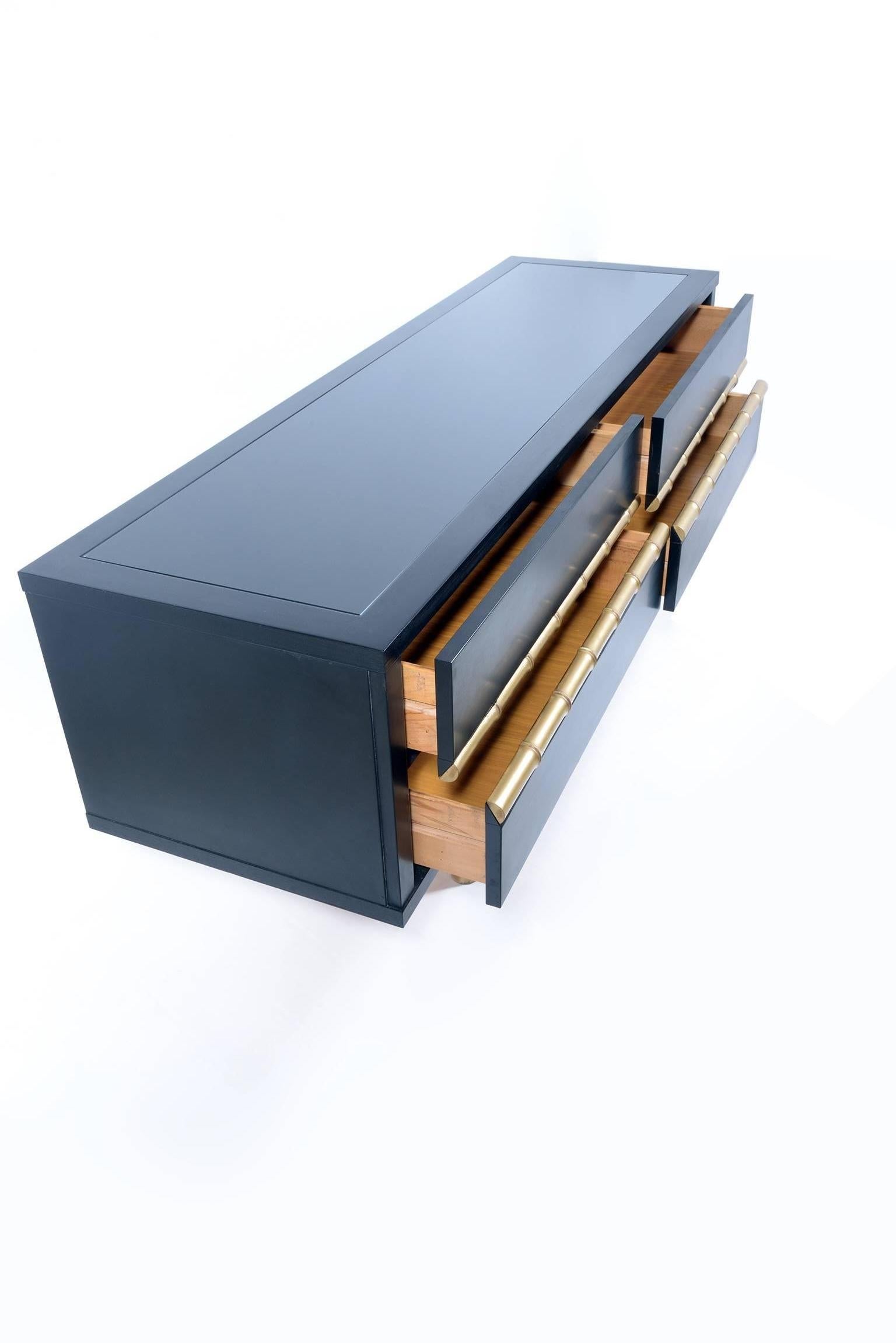 Mid-Century Italian Black and Gold Chest of Drawer In Excellent Condition In Firenze, Toscana