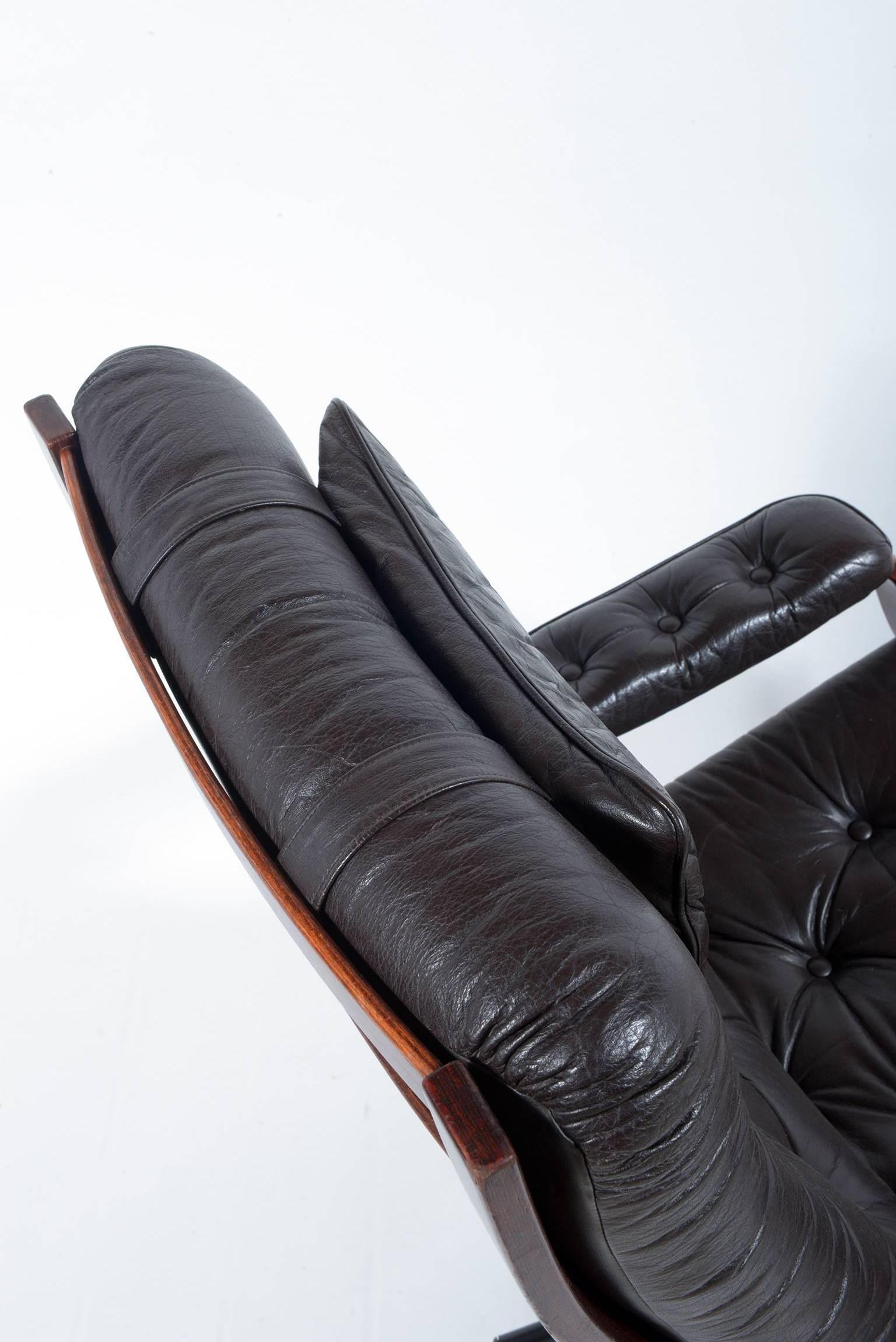 Mid-Century Italian Swivel Black Leather Armchairs For Sale 3