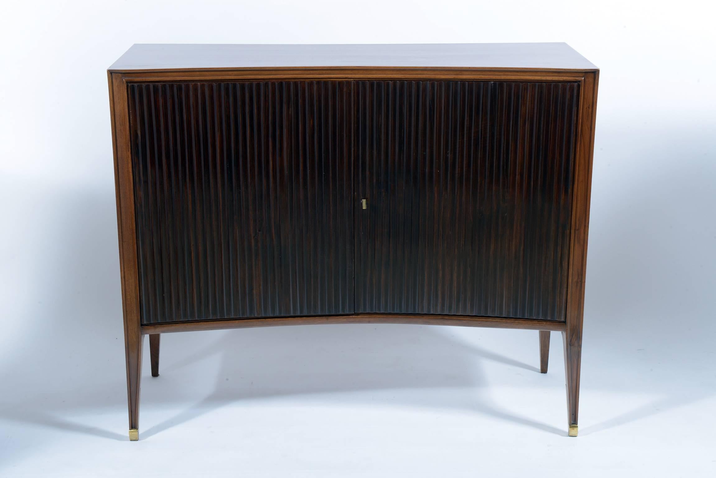 Mid-Century Italian Curved and Grooved Front Doors Sideboard In Good Condition In Firenze, Toscana