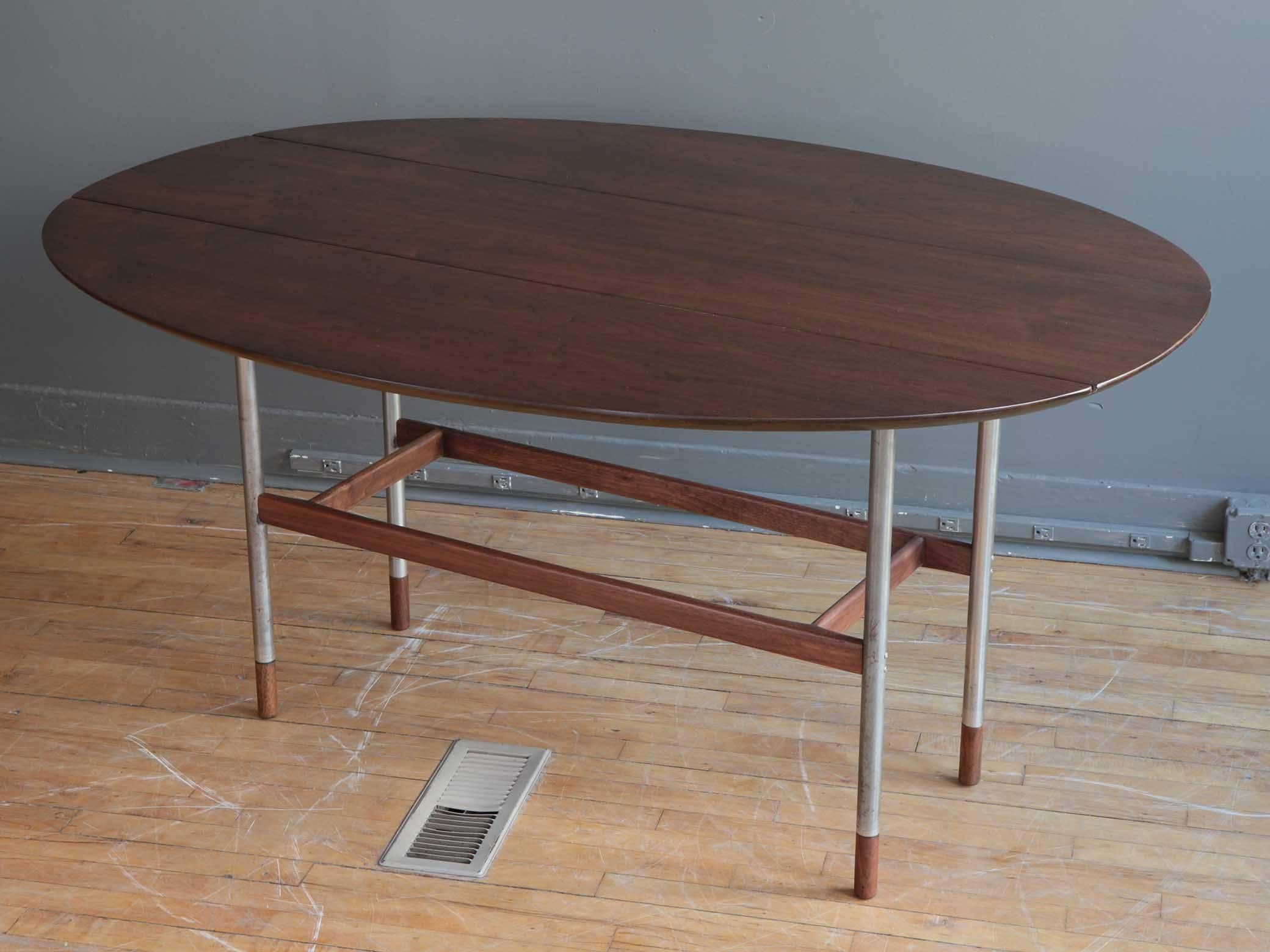 Danish Drop-Leaf Table Attributed to Arne Vodder In Good Condition For Sale In Cambridge, MA