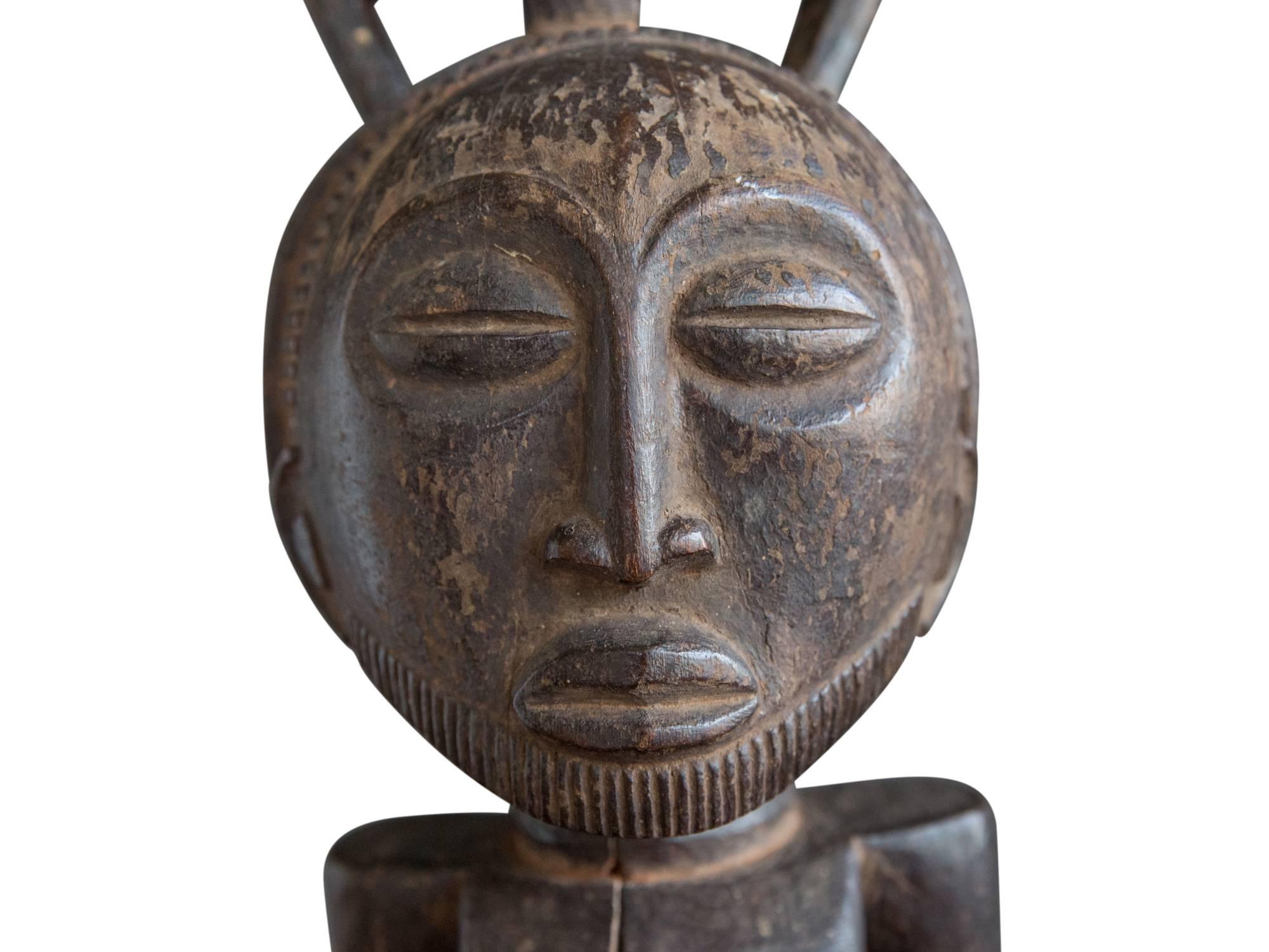 Hemba Carved Wood Male Ancestor Figure In Distressed Condition For Sale In Cambridge, MA