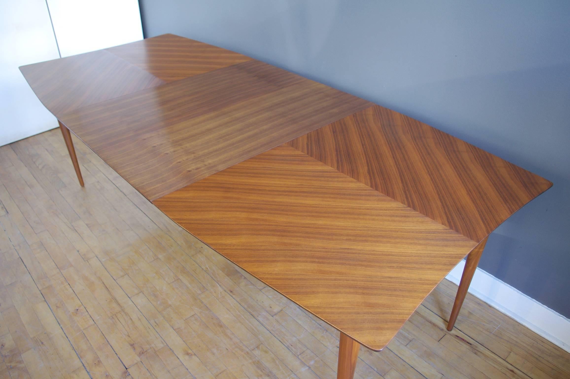 Bleached Mahogany Expandable Dining Table by Paul Laszlo  In Excellent Condition In Cambridge, MA