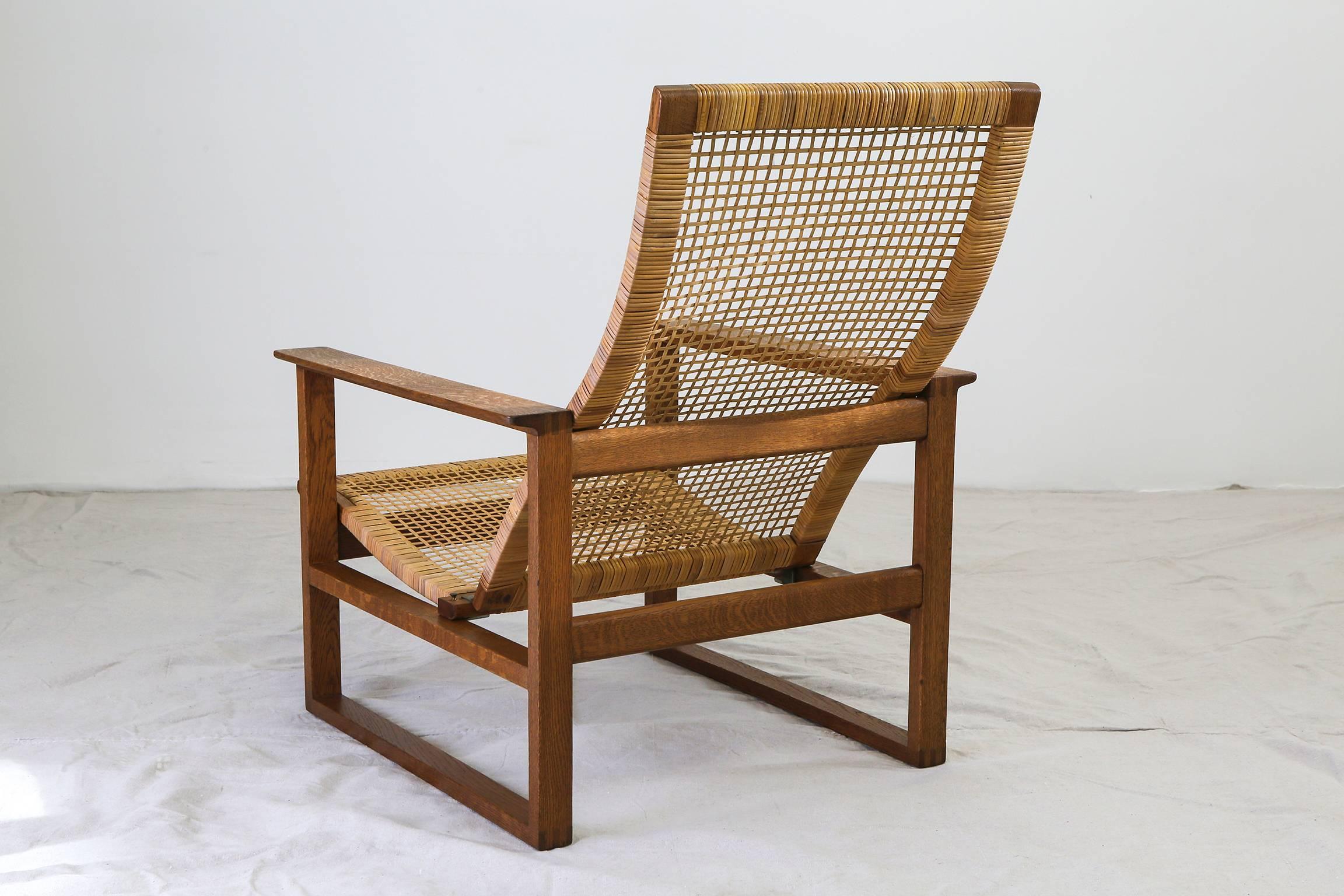 Pair of Oak & Cane Lounge Chairs by Børge Mogensen for Fredericia Stolefabrik In Good Condition In Cambridge, MA